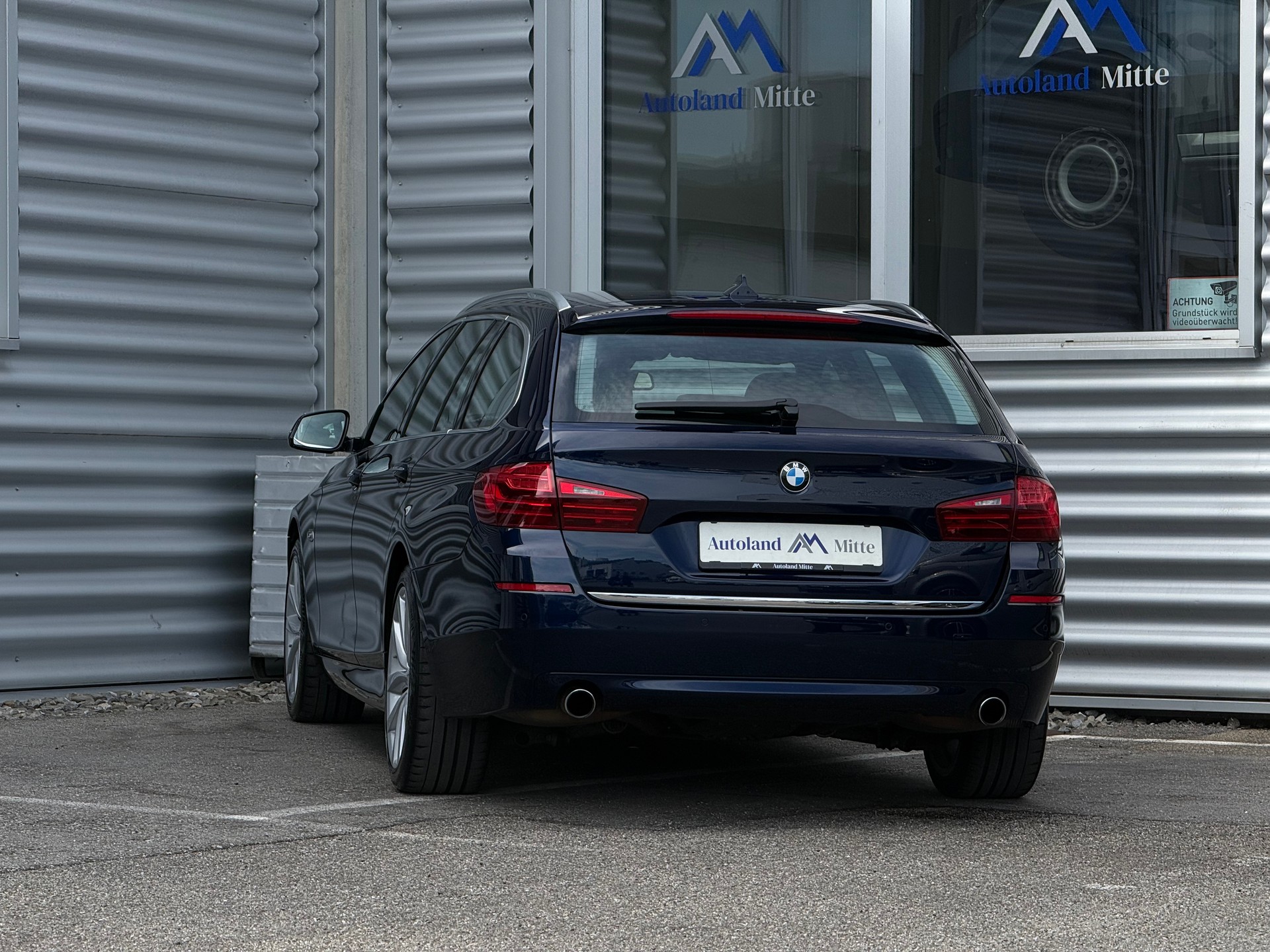 BMW 535i Touring xDrive Luxury Line Steptronic-showroom-element-3