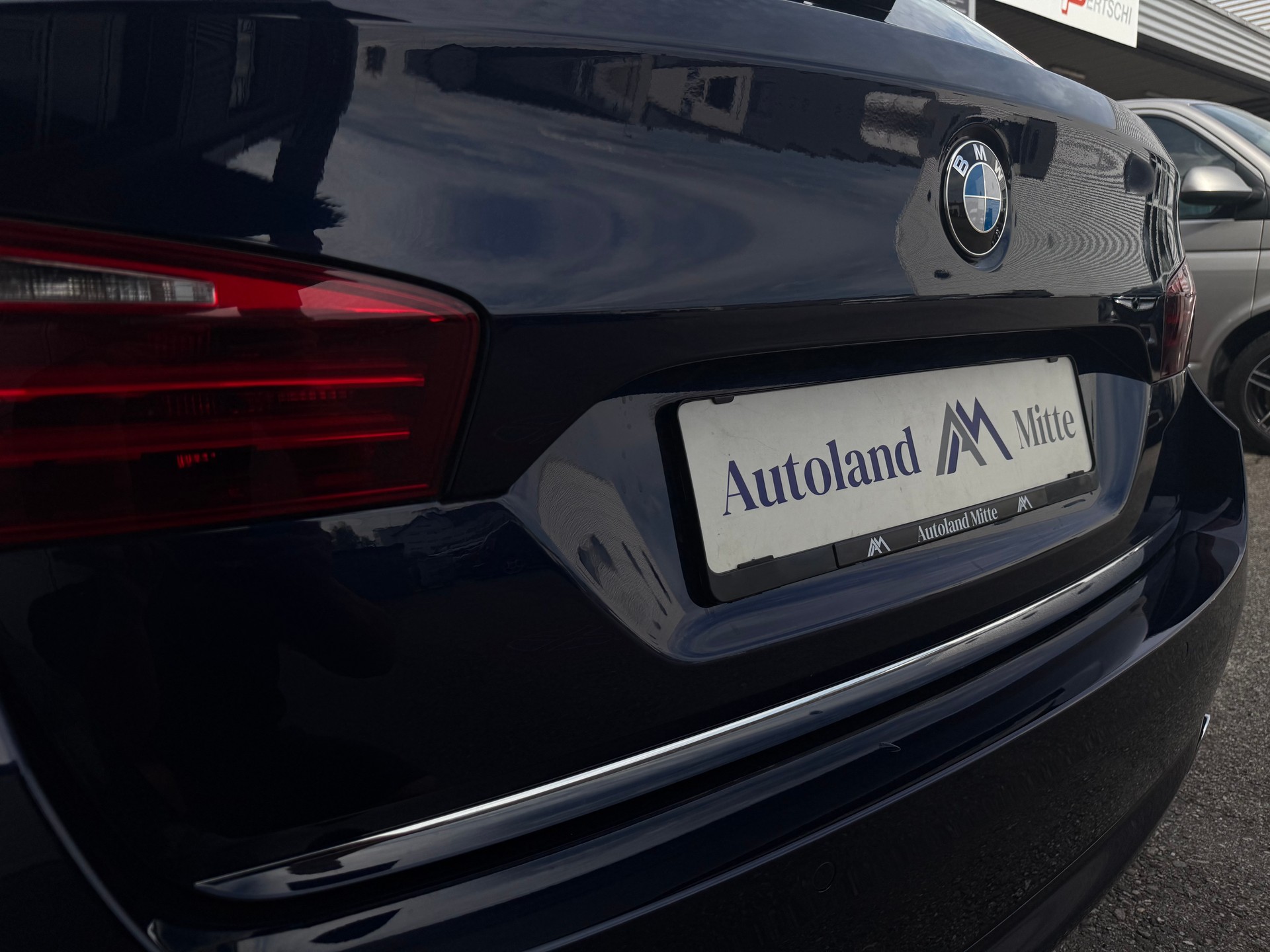 BMW 535i Touring xDrive Luxury Line Steptronic-image-22