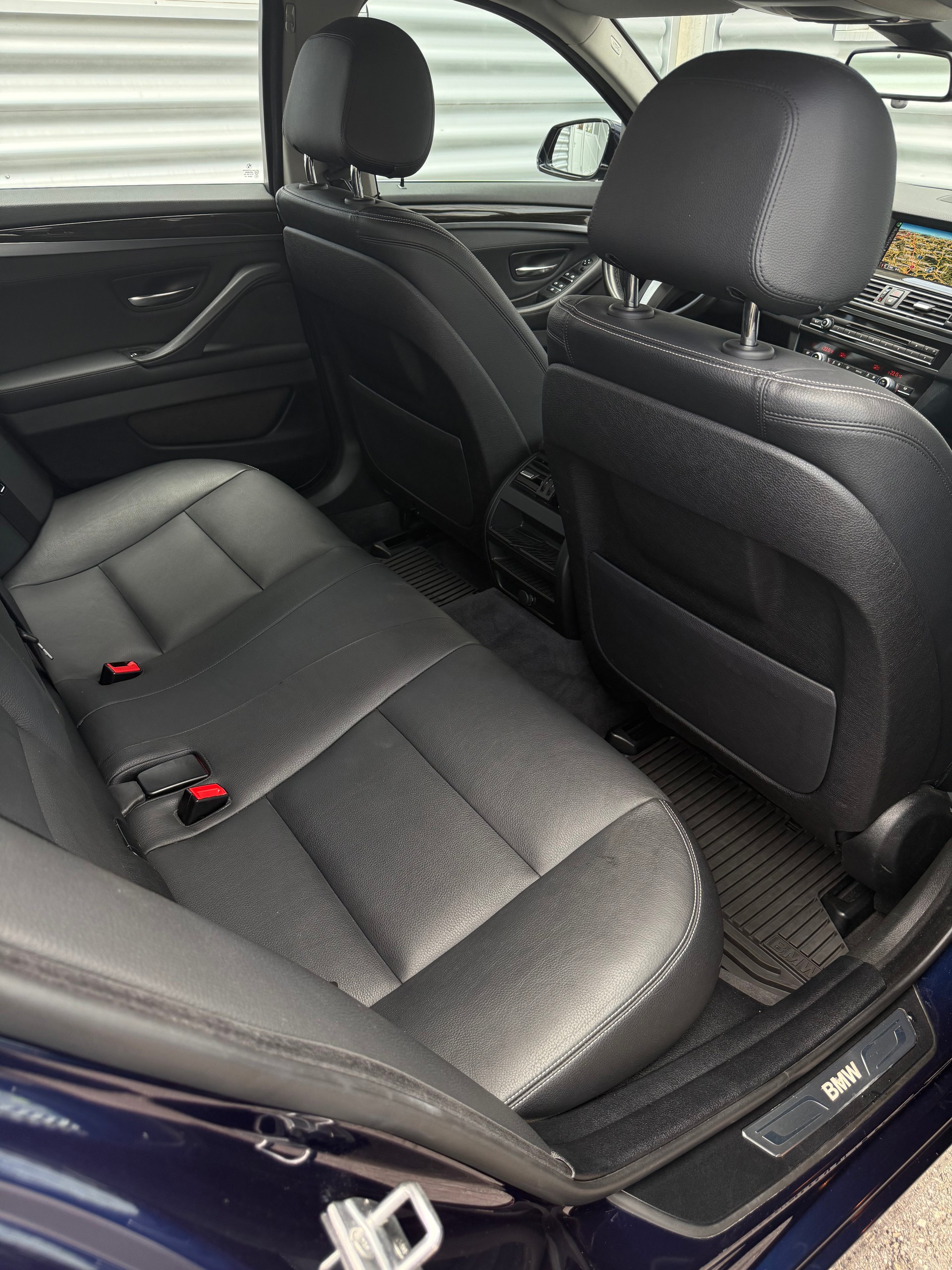 BMW 535i Touring xDrive Luxury Line Steptronic-image-19