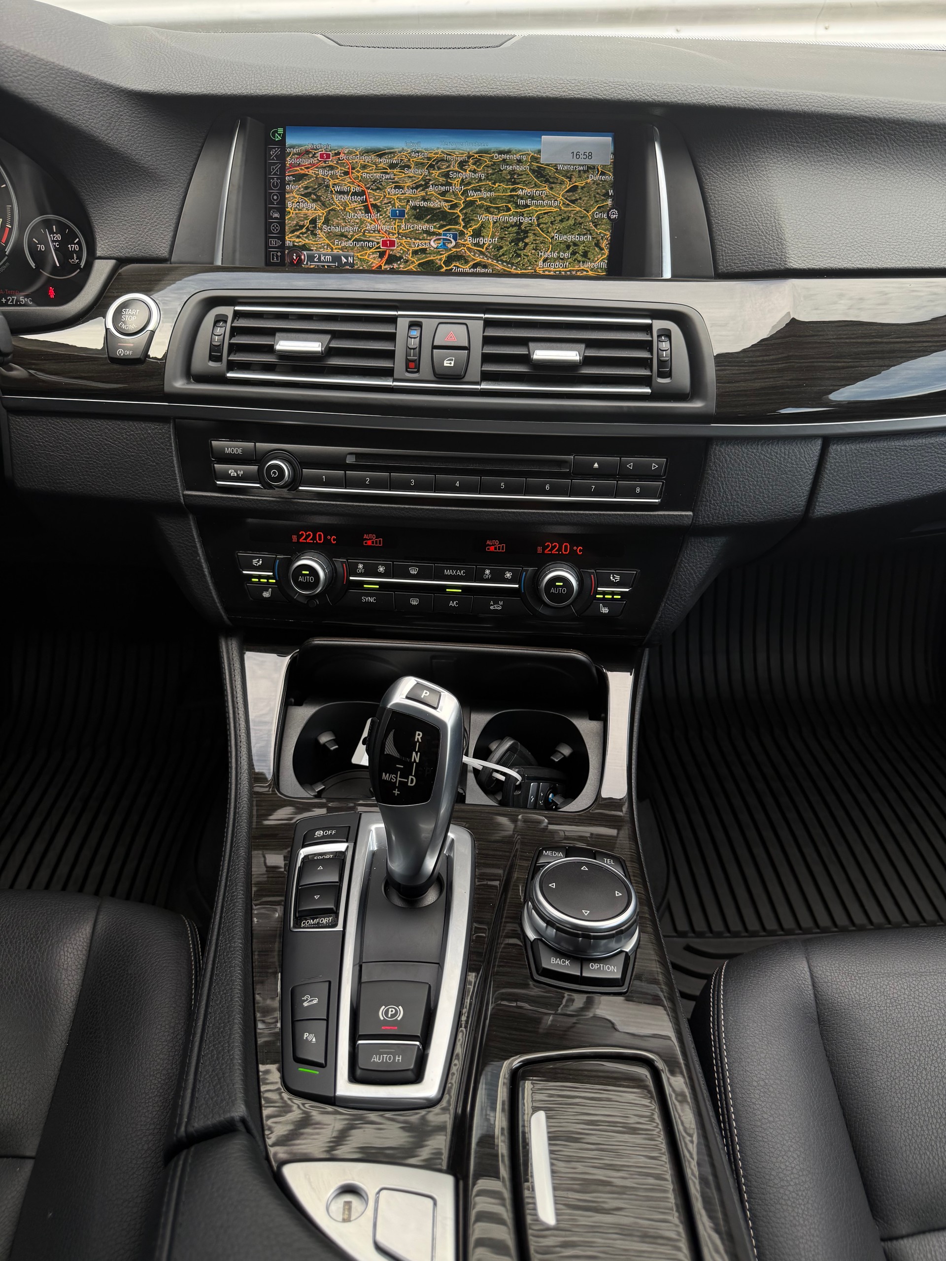 BMW 535i Touring xDrive Luxury Line Steptronic-image-8