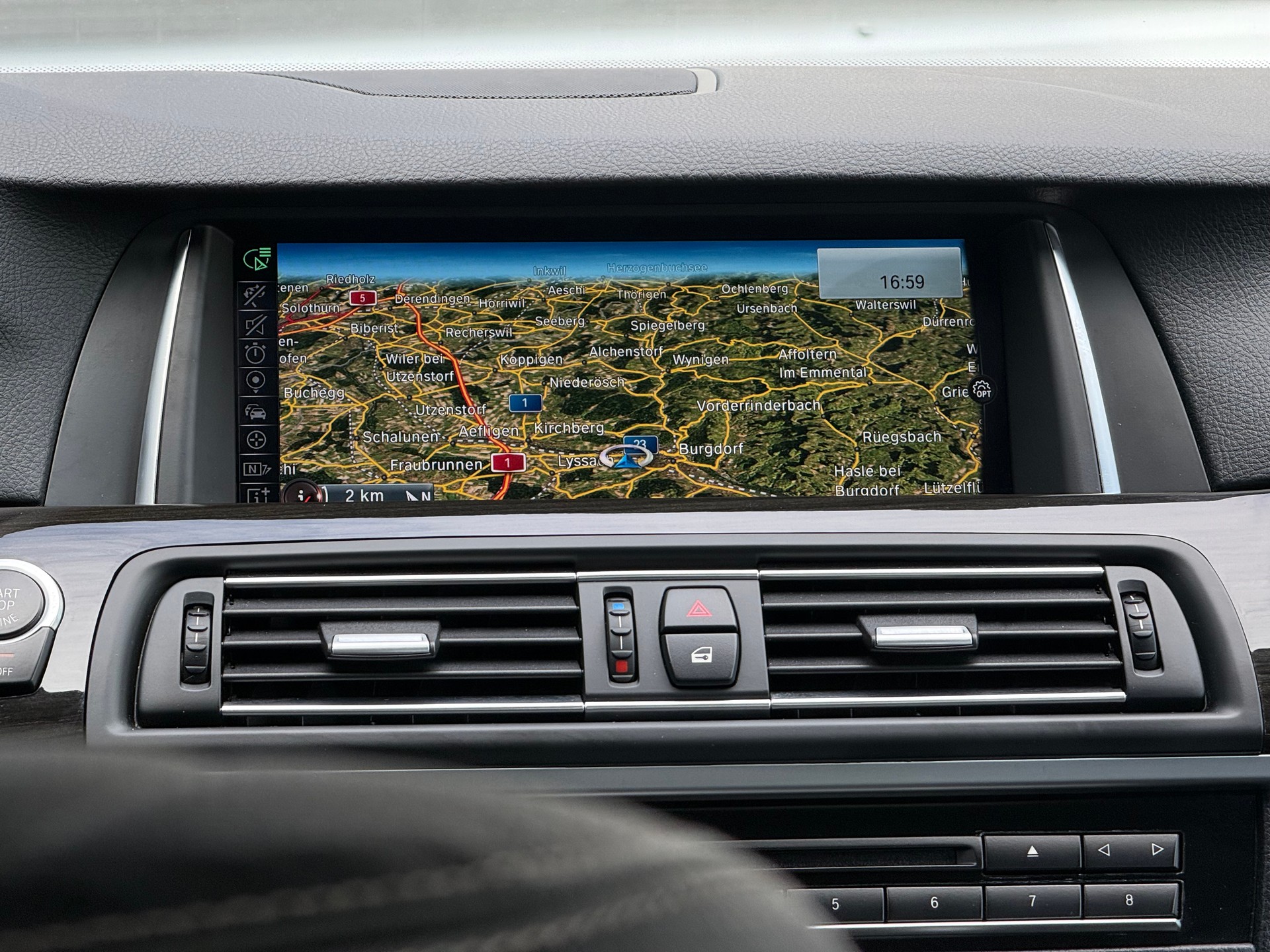 BMW 535i Touring xDrive Luxury Line Steptronic-image-10