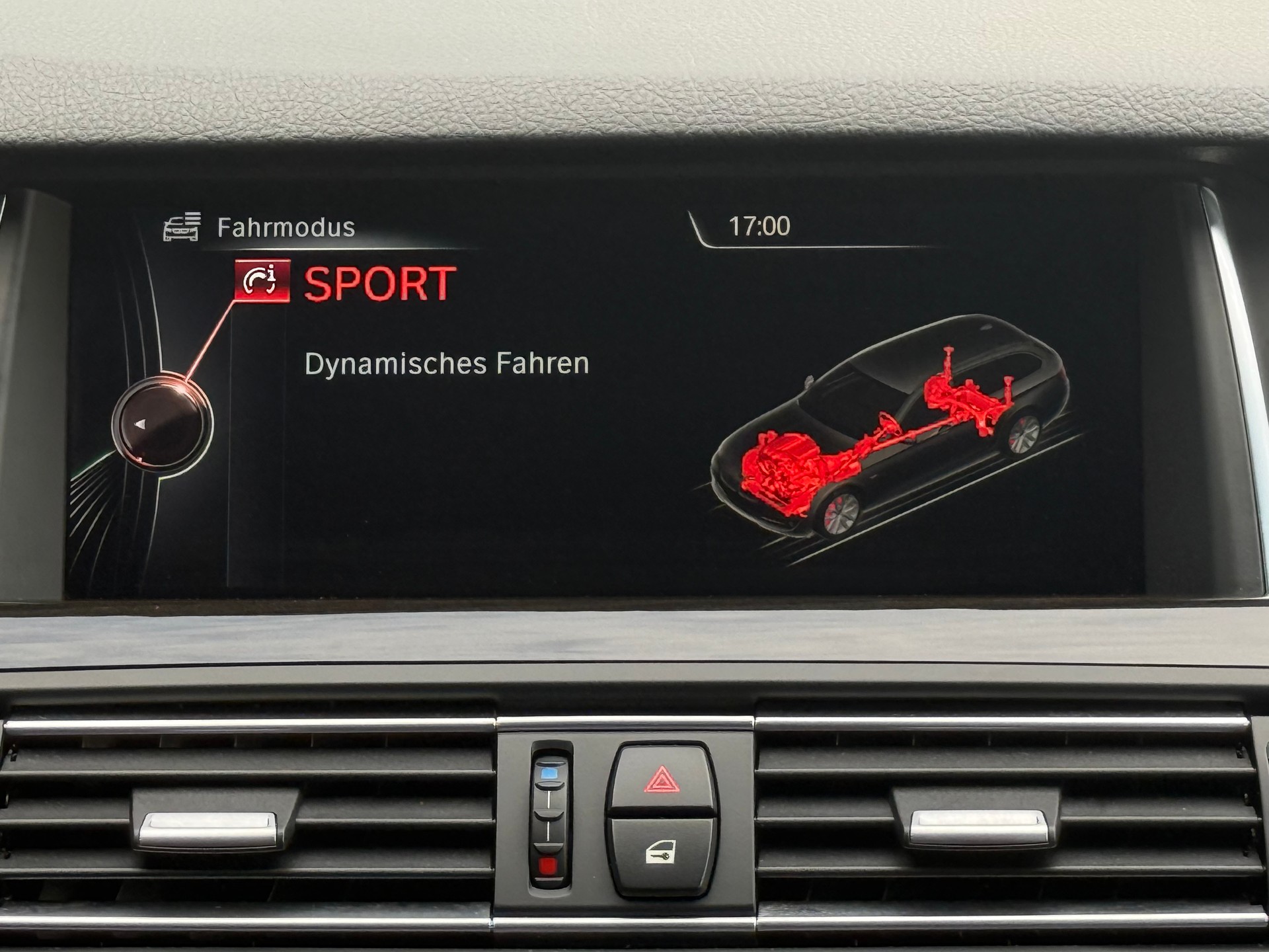 BMW 535i Touring xDrive Luxury Line Steptronic-image-13
