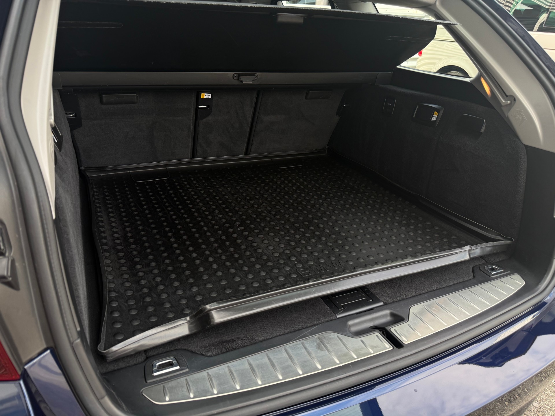 BMW 535i Touring xDrive Luxury Line Steptronic-image-21