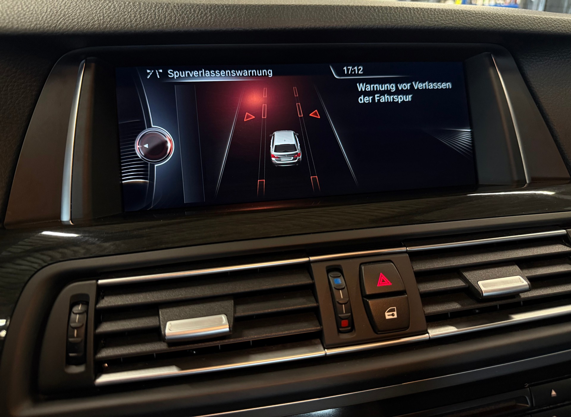 BMW 535i Touring xDrive Luxury Line Steptronic-image-10