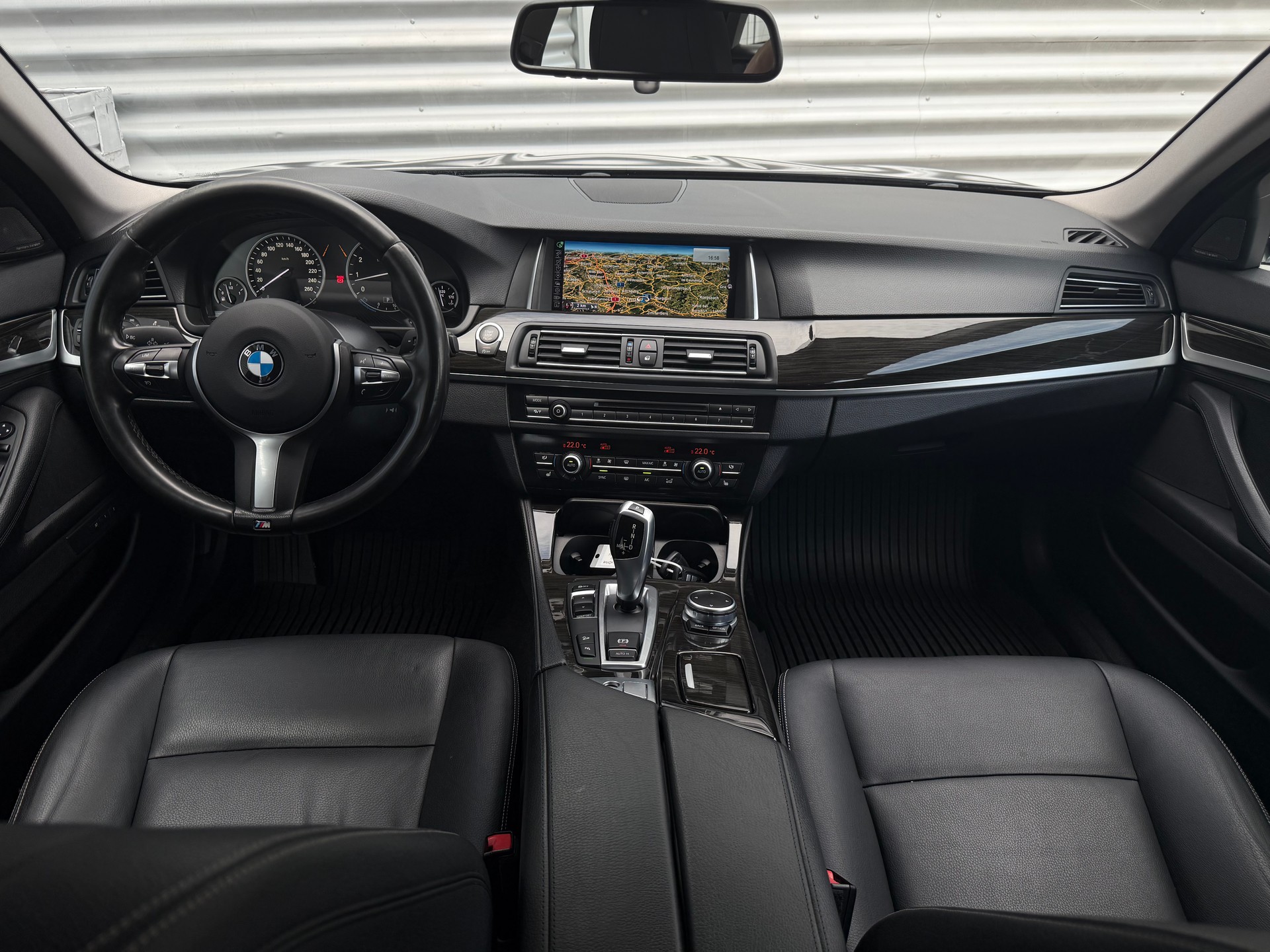 BMW 535i Touring xDrive Luxury Line Steptronic-image-7