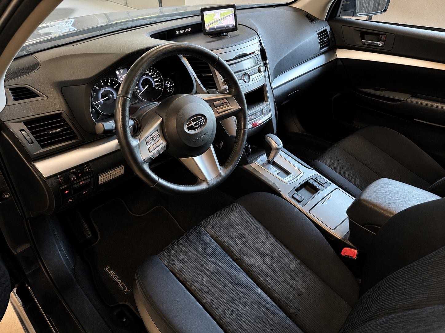 SUBARU Legacy 2.0i Swiss AWD Lineartronic-image-10