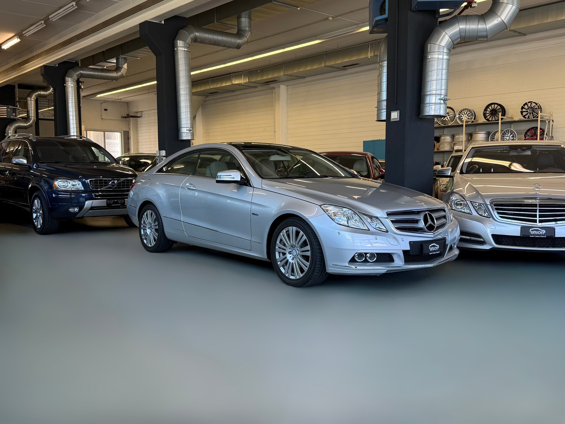 MERCEDES-BENZ E 200 CGI BlueEfficiency Automatic-image-1