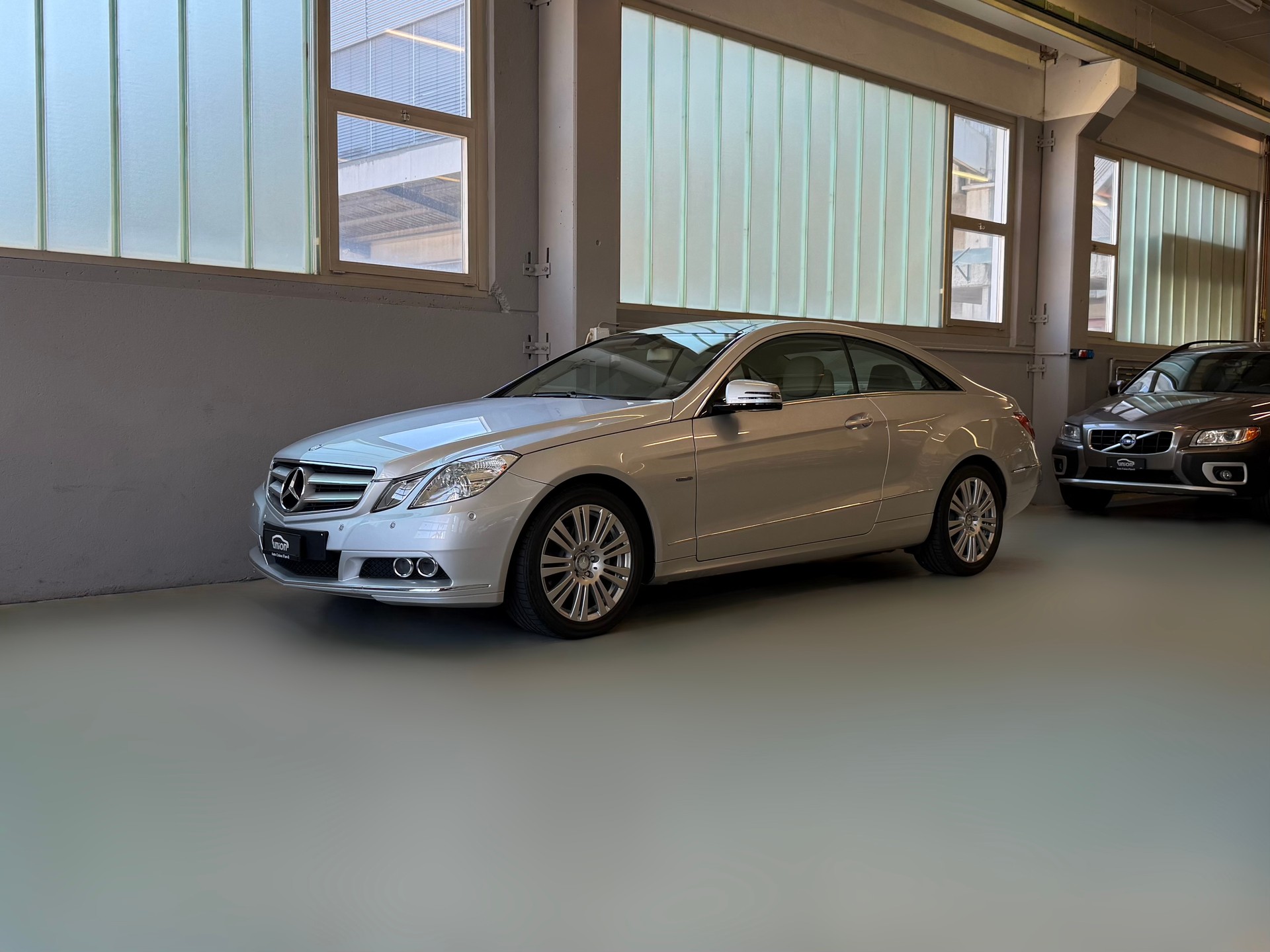 MERCEDES-BENZ E 200 CGI BlueEfficiency Automatic-image-0