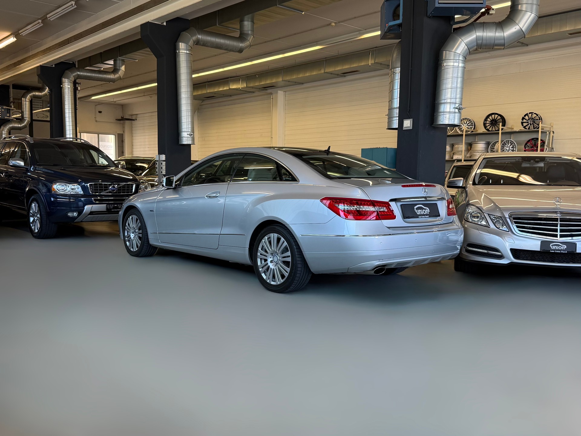 MERCEDES-BENZ E 200 CGI BlueEfficiency Automatic-image-6