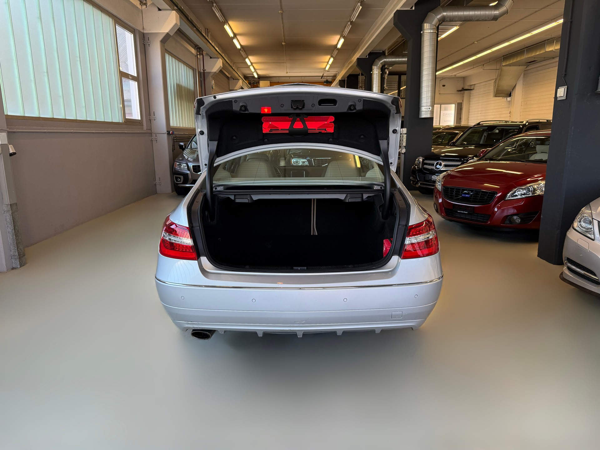MERCEDES-BENZ E 200 CGI BlueEfficiency Automatic-image-8