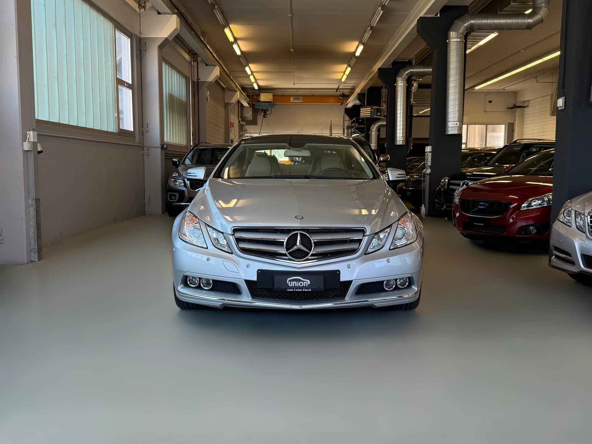 MERCEDES-BENZ E 200 CGI BlueEfficiency Automatic-image-2