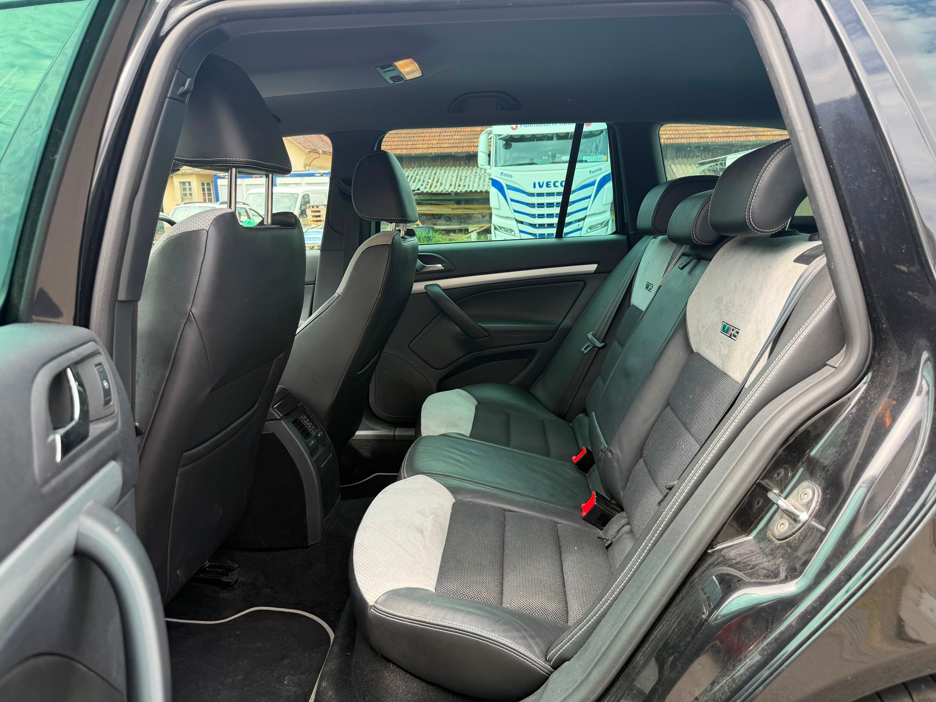 SKODA Octavia Combi 2.0 TSI RS-image-3