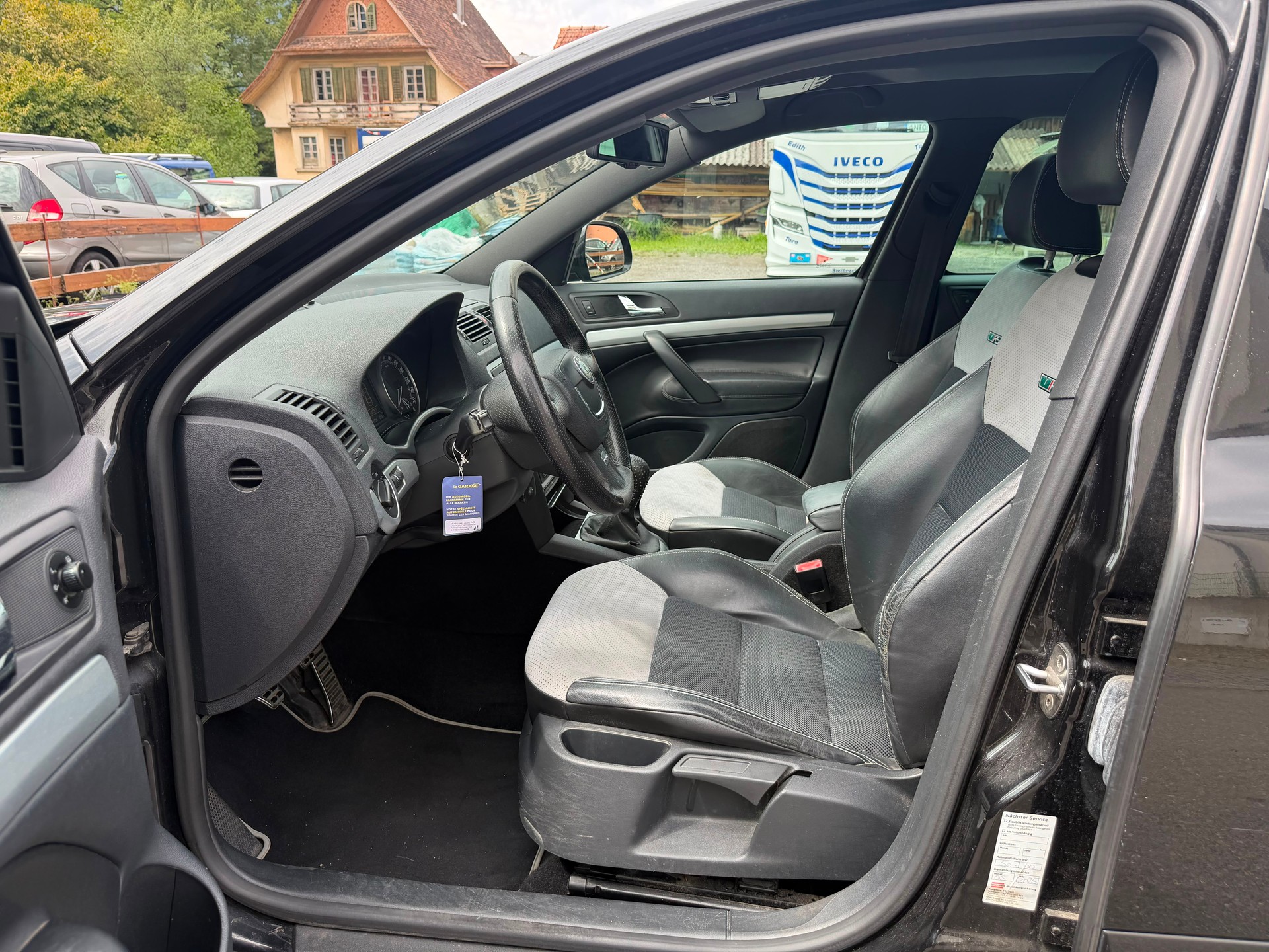SKODA Octavia Combi 2.0 TSI RS-image-4