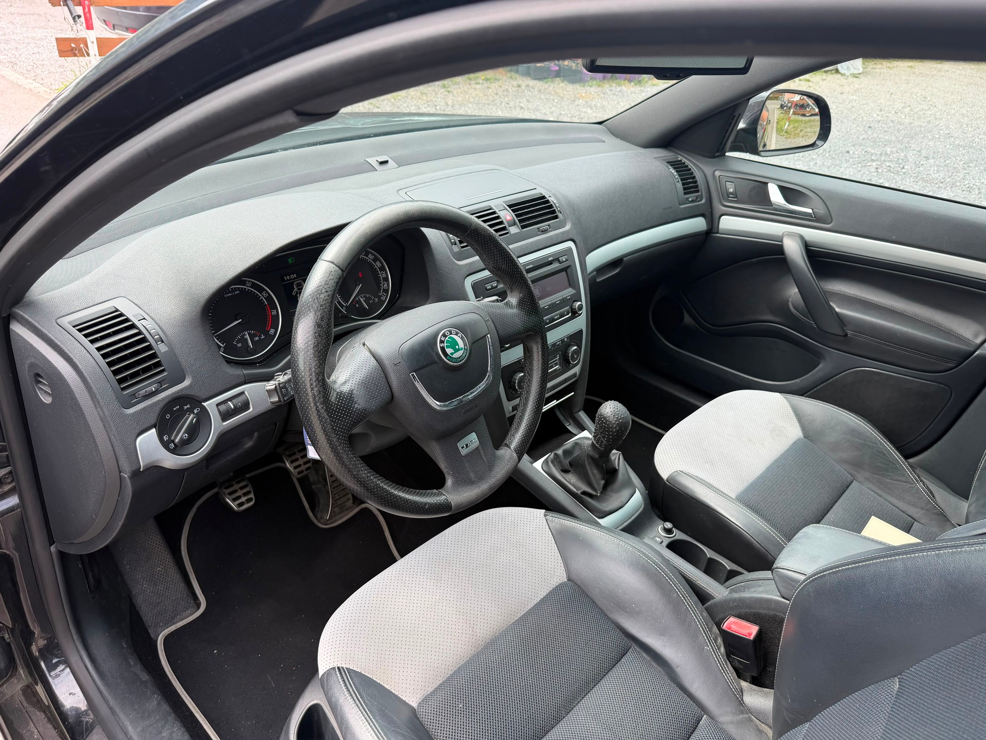 SKODA Octavia Combi 2.0 TSI RS-image-5
