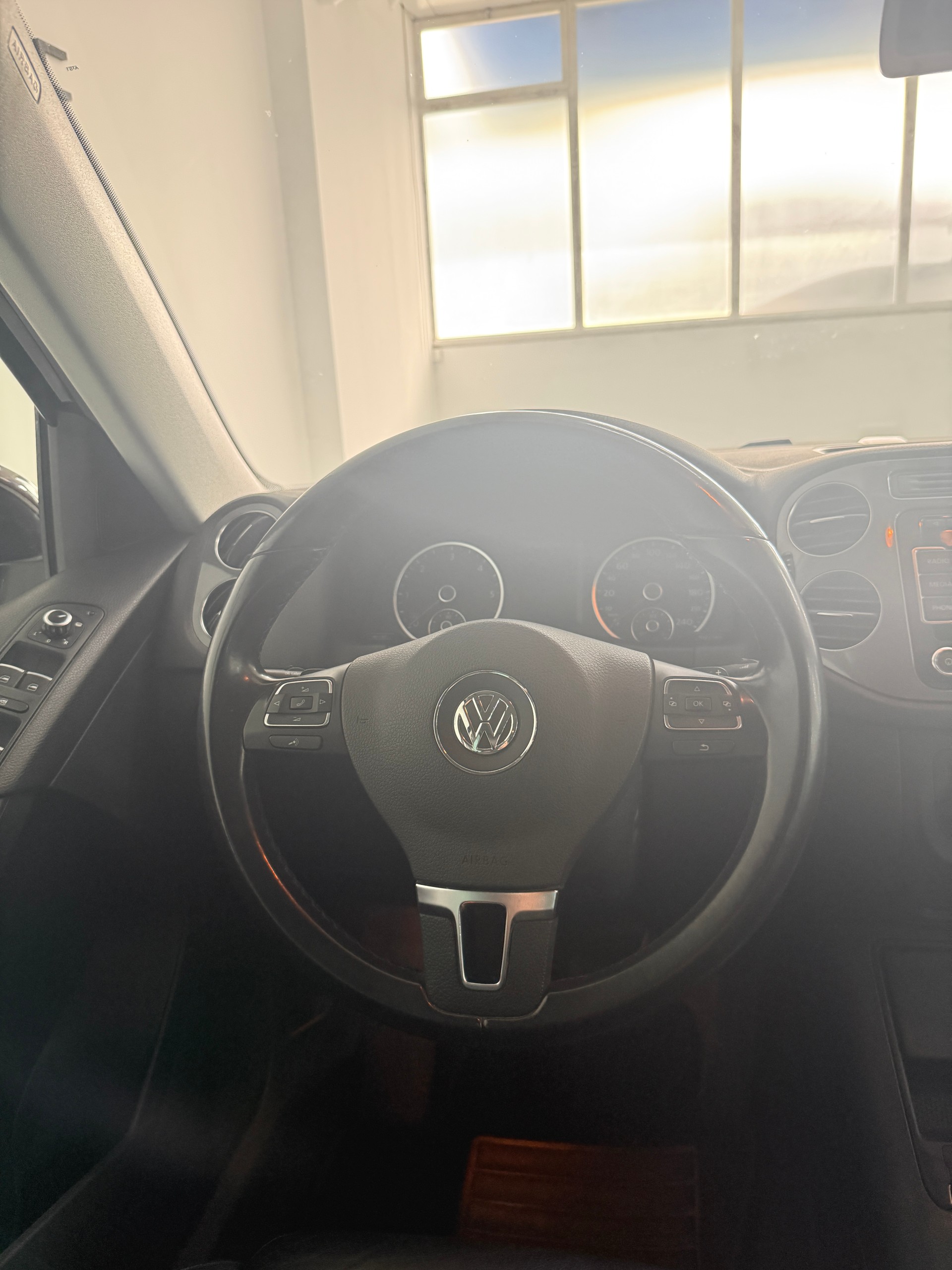 VW Tiguan 2.0 TDI BMT Design 4Motion DSG-image-10