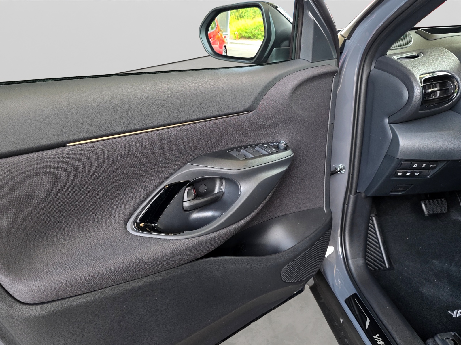 TOYOTA Yaris Cross 1.5 VVT-i HSD Premium AWD-i-image-11