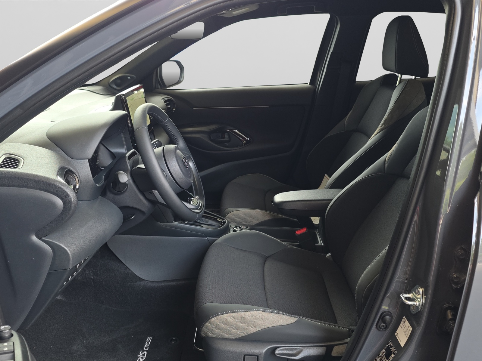 TOYOTA Yaris Cross 1.5 VVT-i HSD Premium AWD-i-image-8