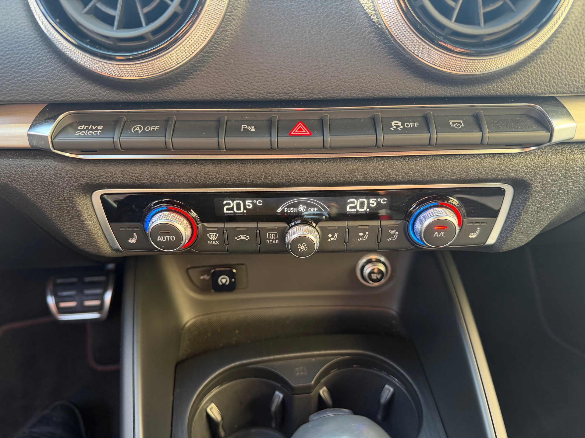 AUDI S3 Sportback 2.0 TFSI quattro S-tronic-image-19