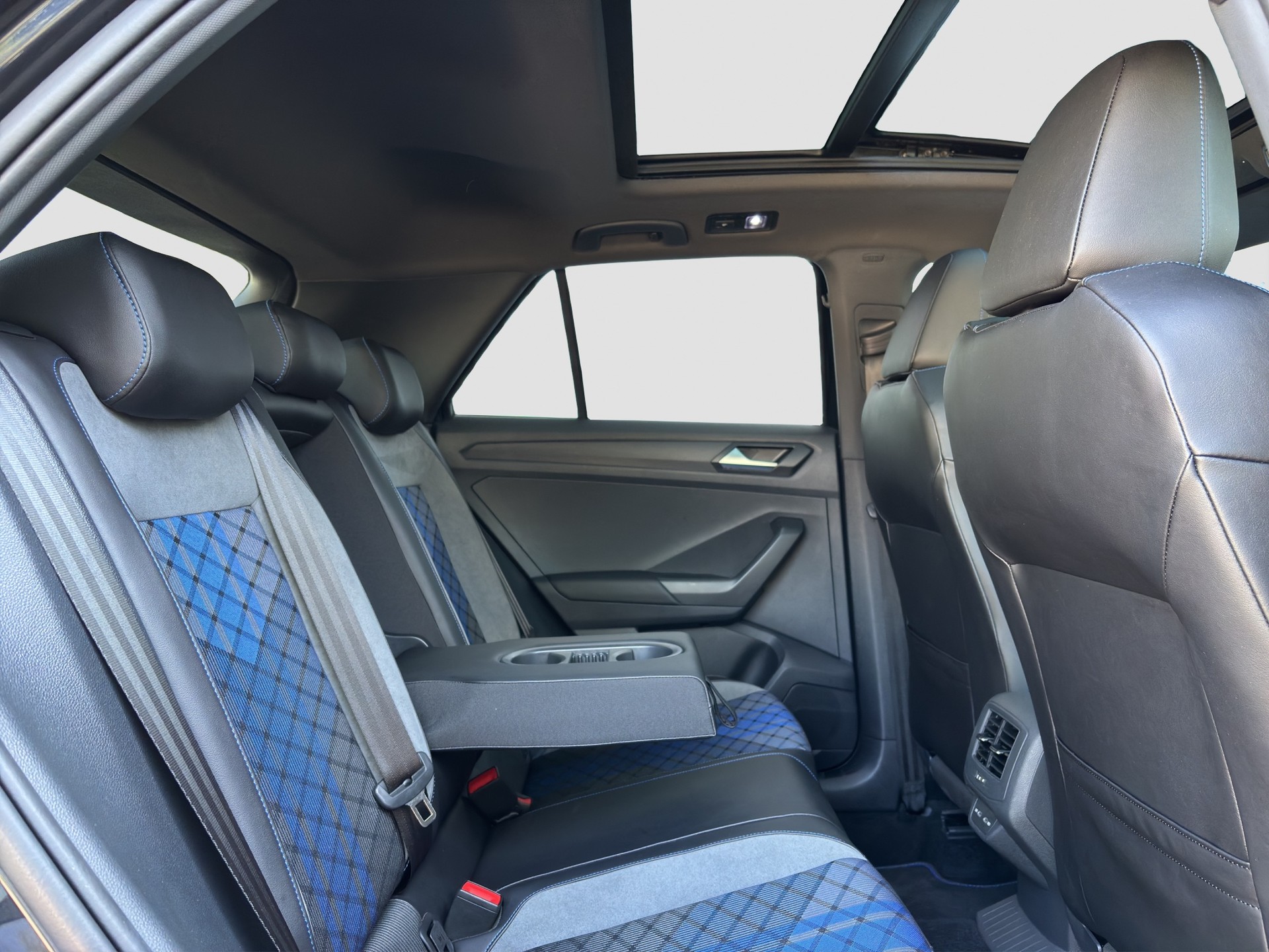 VW T-Roc 2.0 TSI R DSG 4Motion-image-16