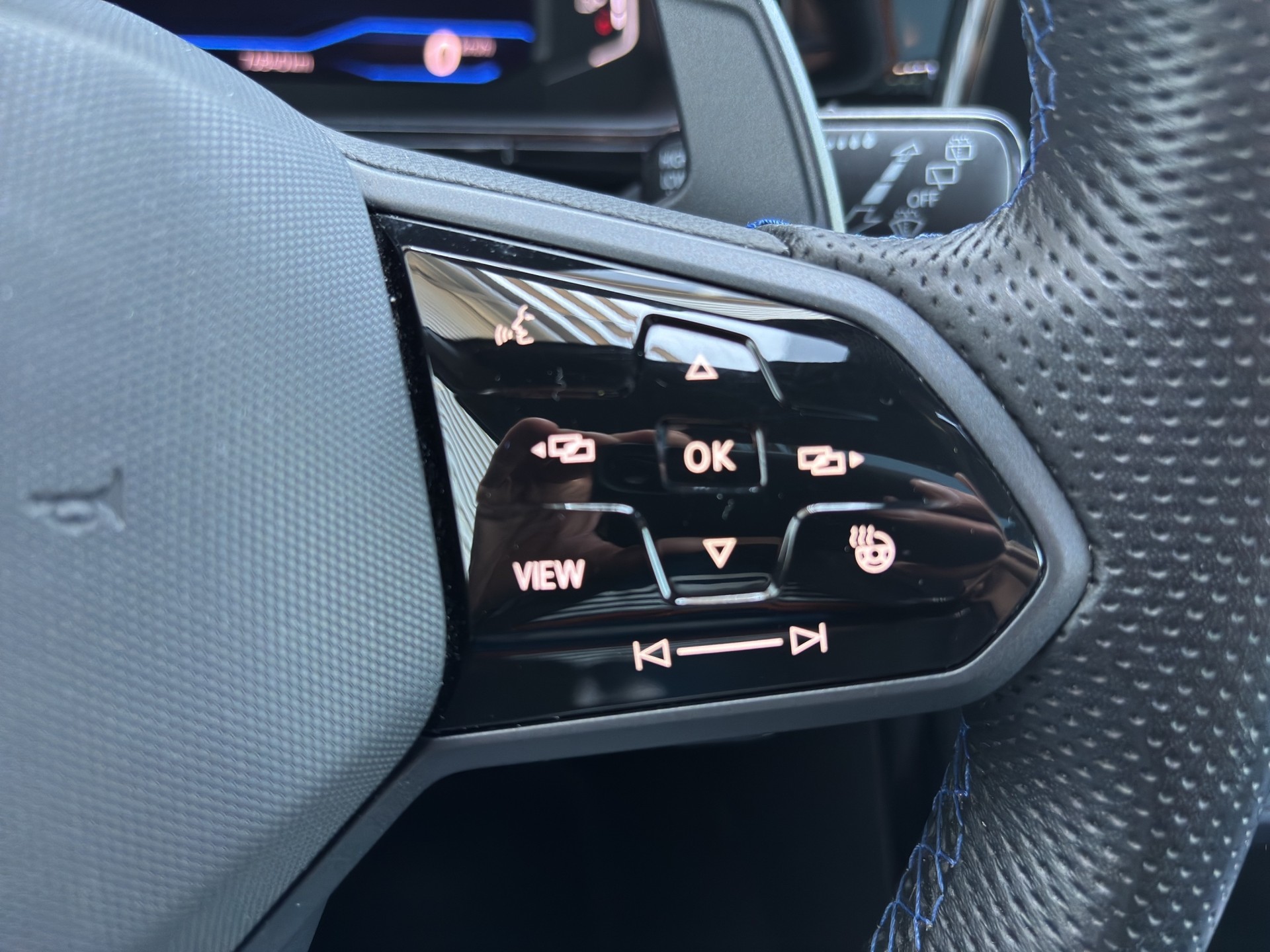VW T-Roc 2.0 TSI R DSG 4Motion-image-7