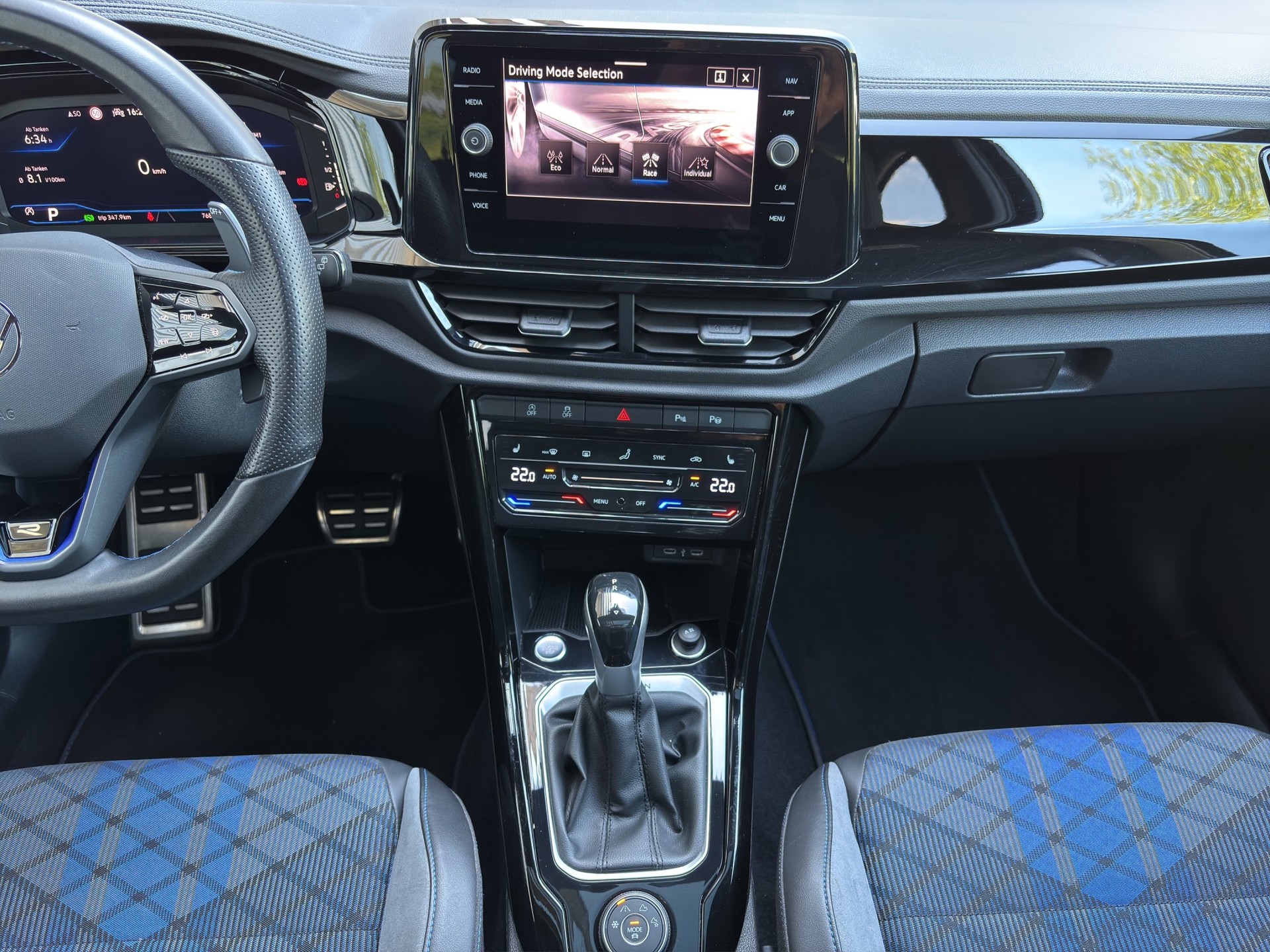 VW T-Roc 2.0 TSI R DSG 4Motion-image-9