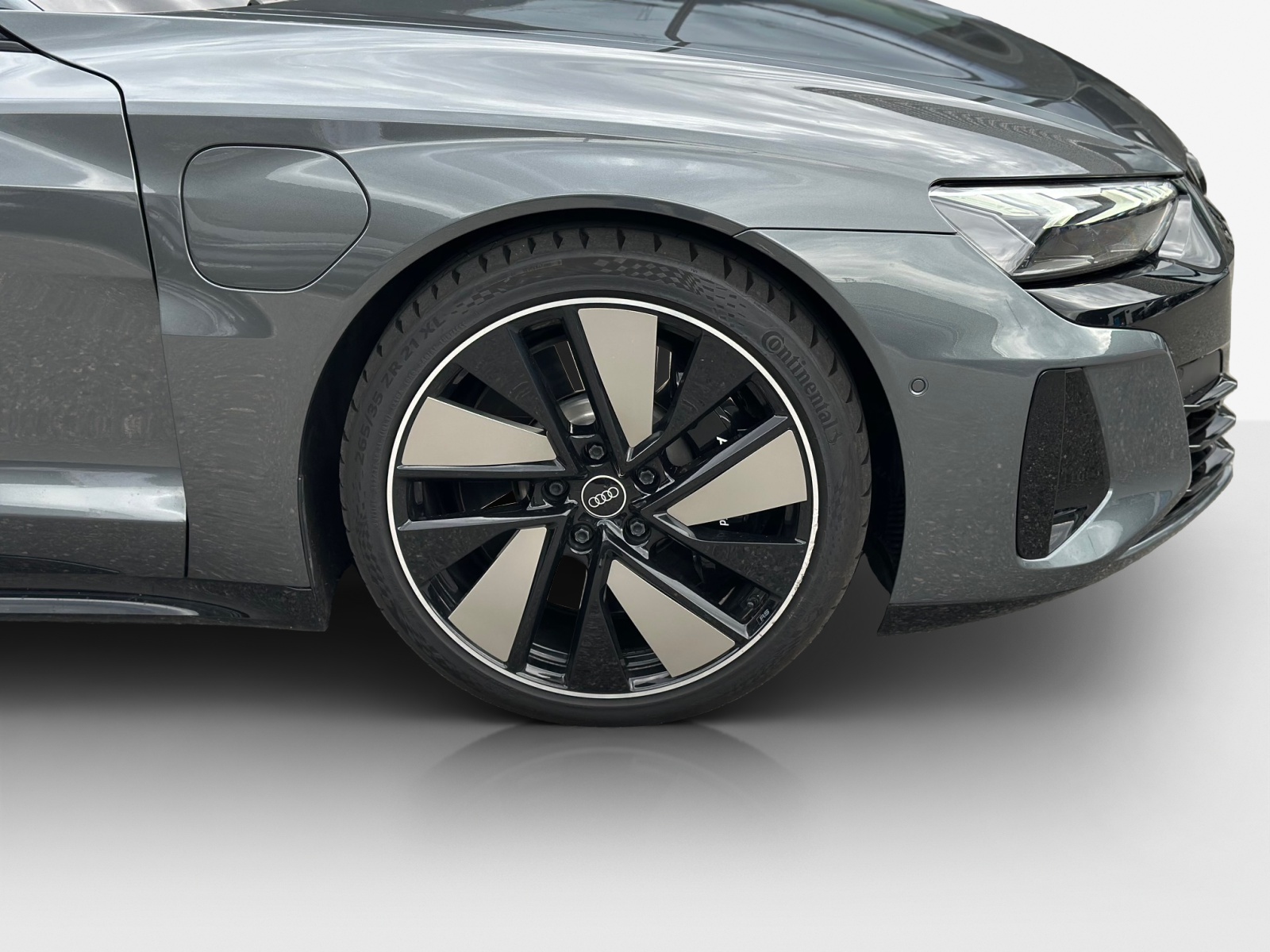 AUDI RS e-tron GT quattro-image-14