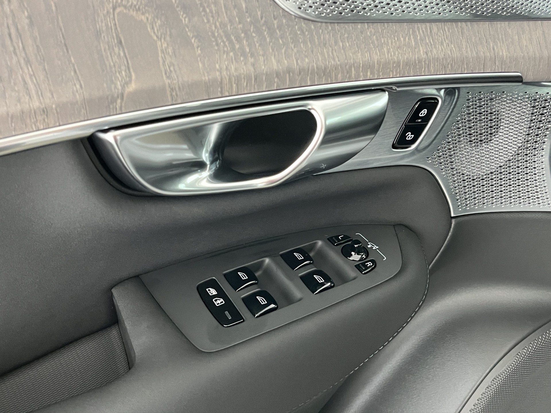 VOLVO XC90 2.0 T8 TE Ultra Dark eAWD-image-11