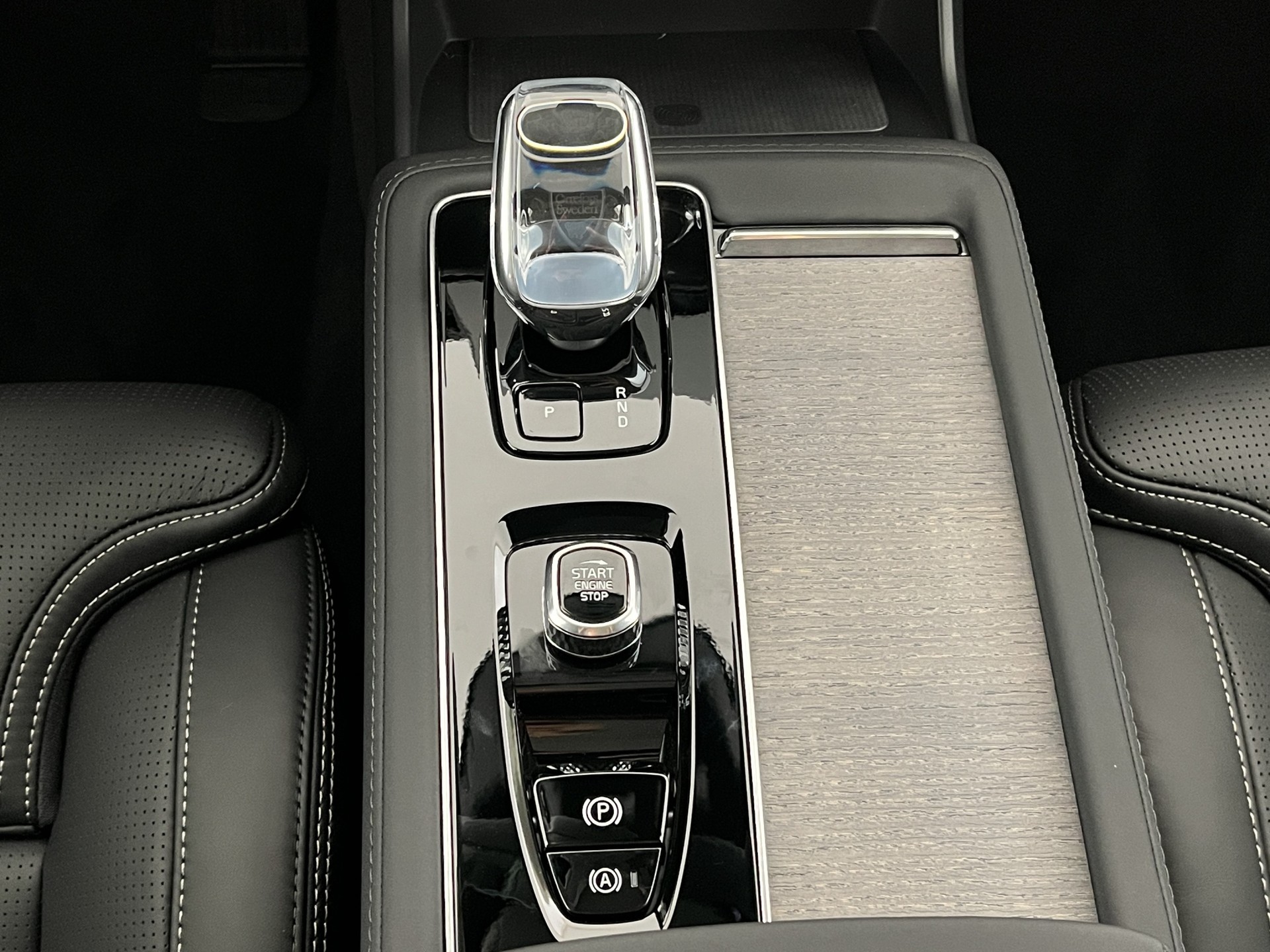 VOLVO XC90 2.0 T8 TE Ultra Dark eAWD-image-14
