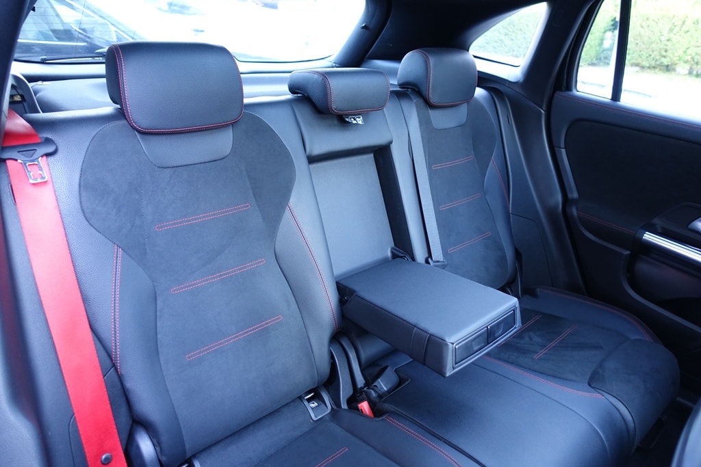 MERCEDES-BENZ GLA 35 AMG 4Matic 8G-Speedshift DCT-image-14
