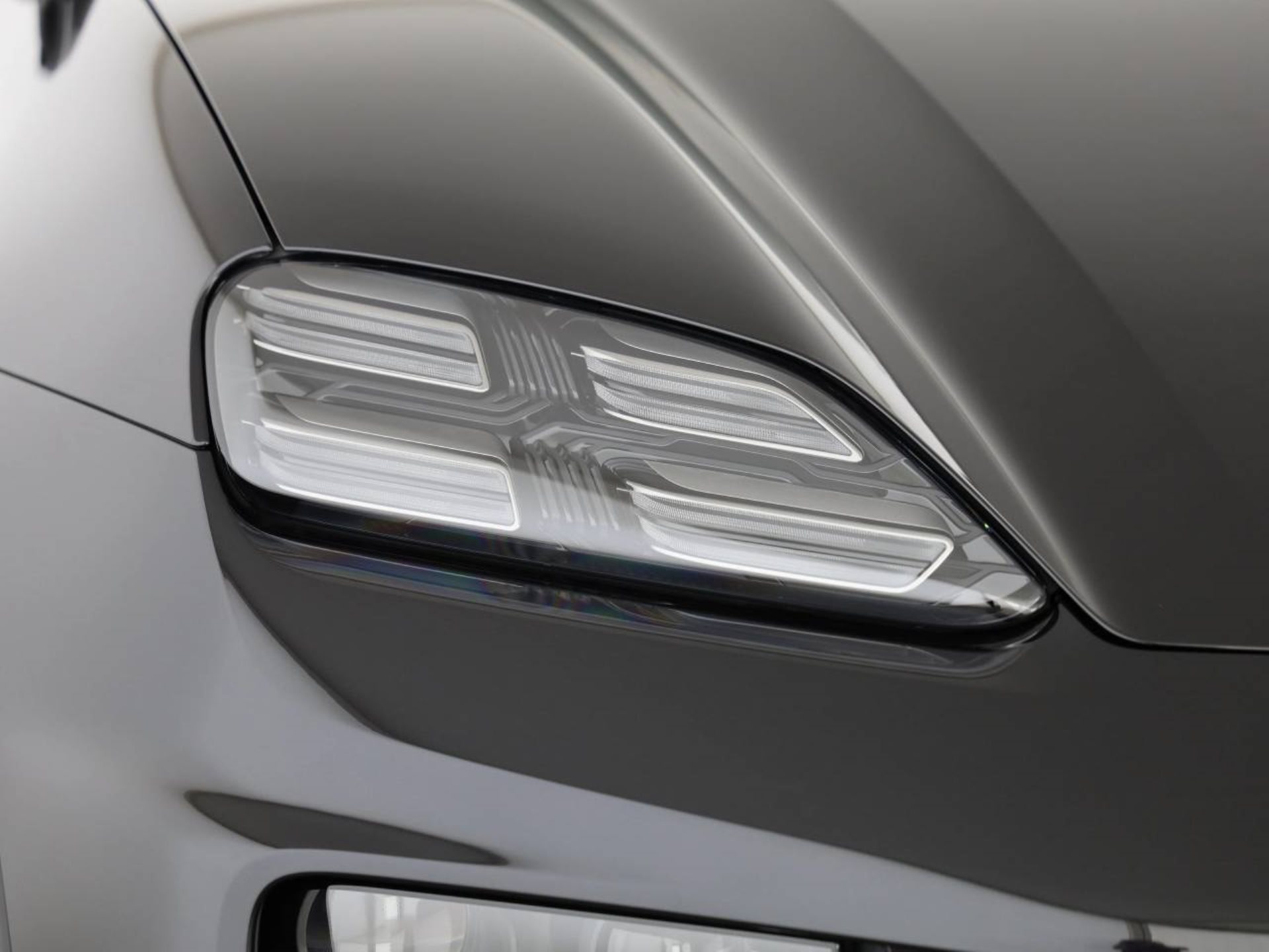 PORSCHE Macan-image-7
