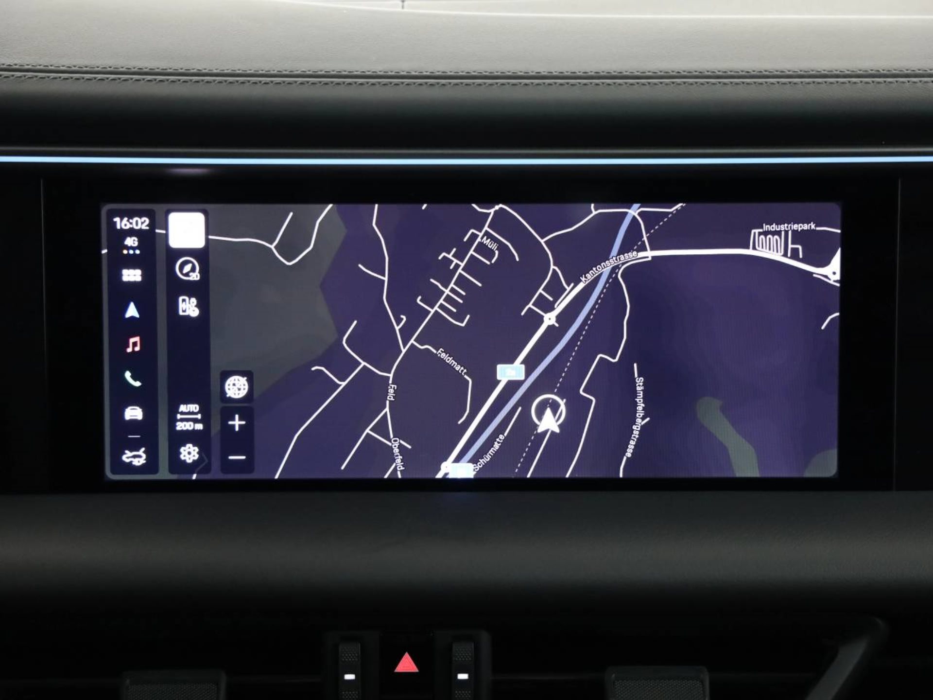 PORSCHE Macan-image-13