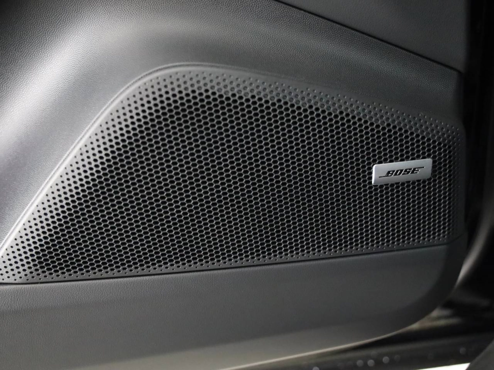 PORSCHE Macan-image-17