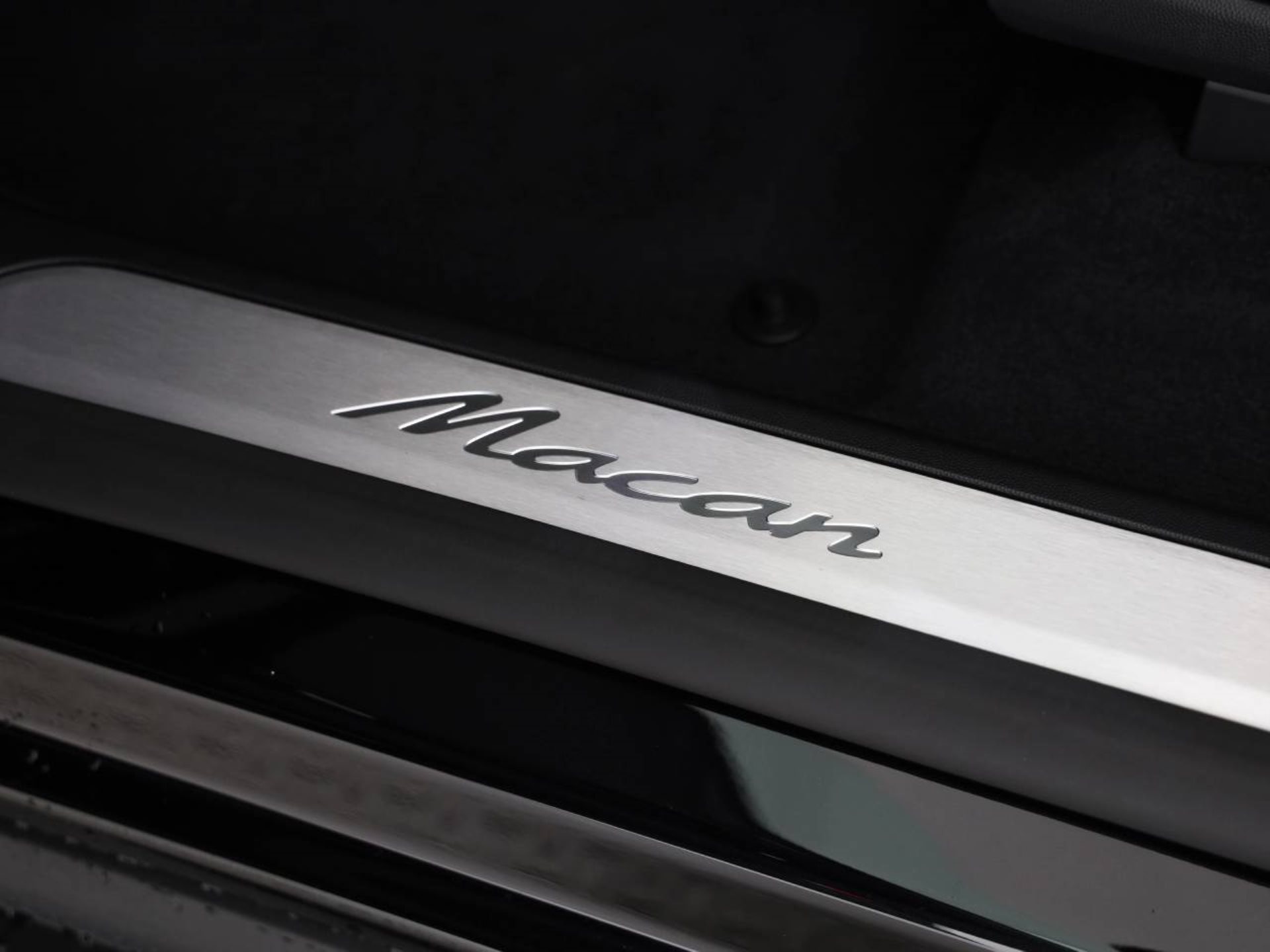 PORSCHE Macan-image-18