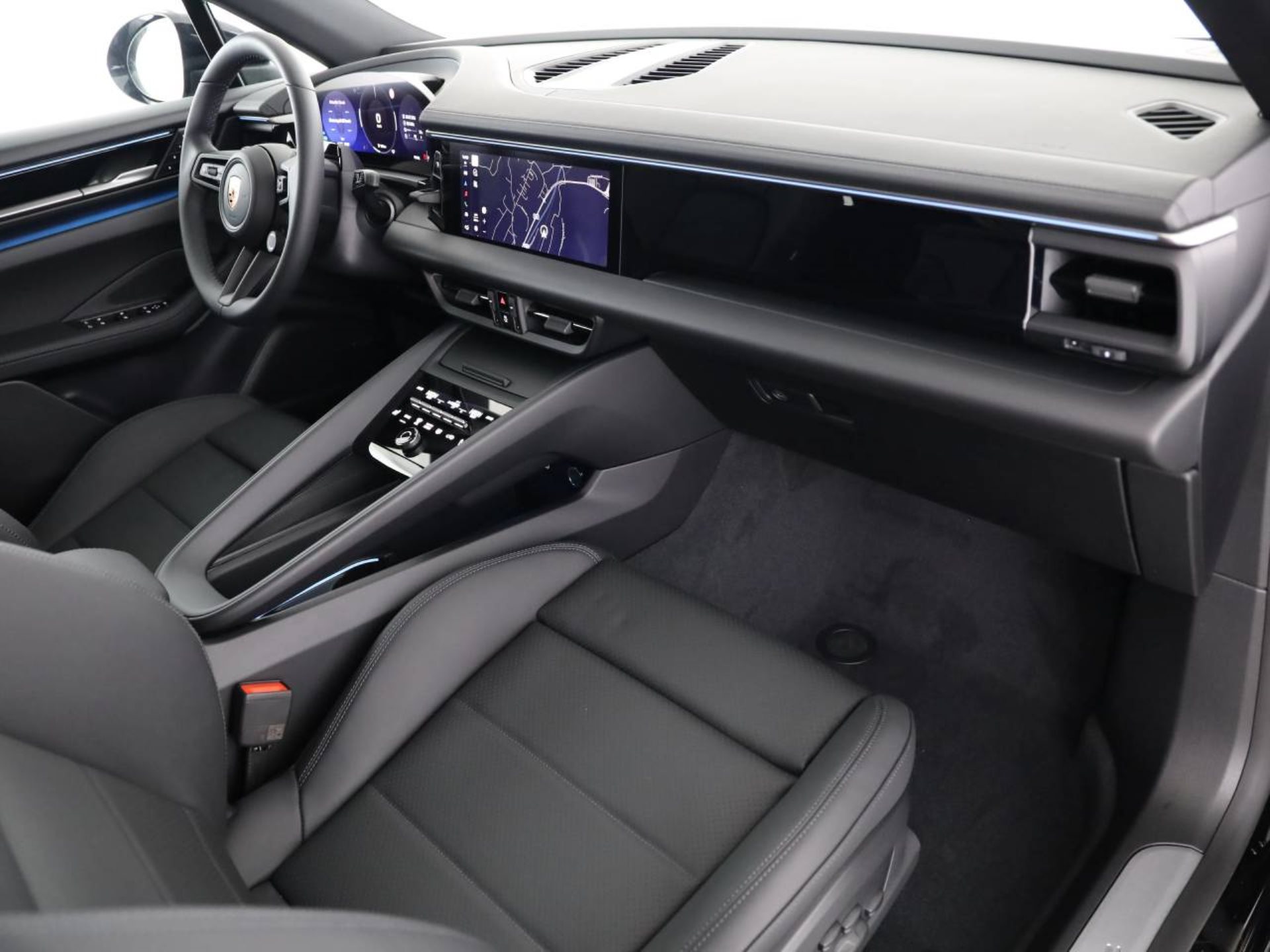 PORSCHE Macan-image-11