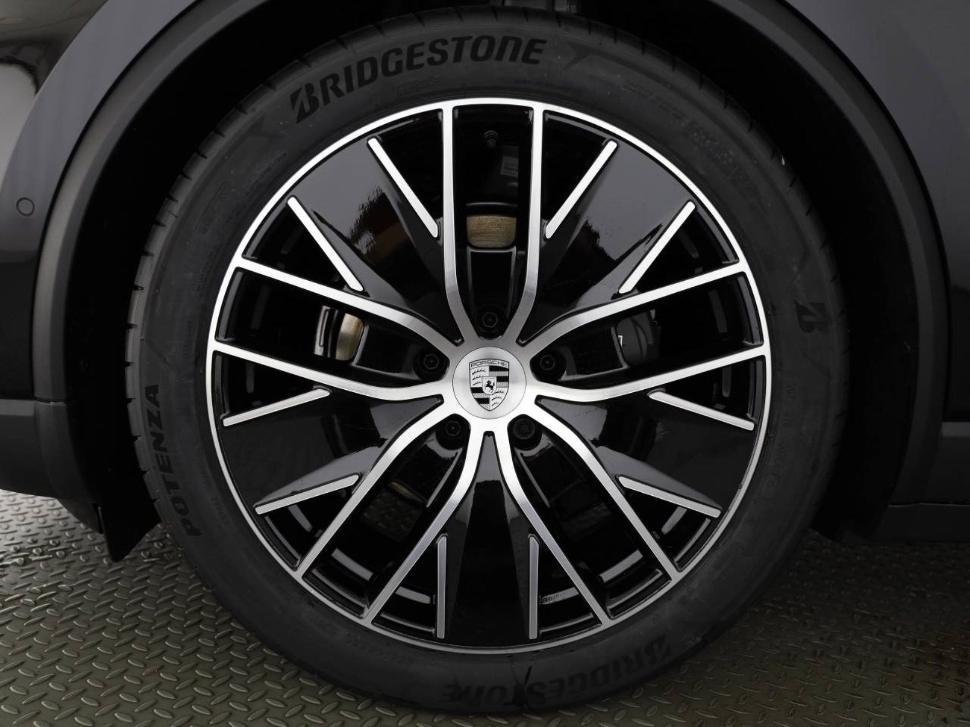 PORSCHE Macan-image-8
