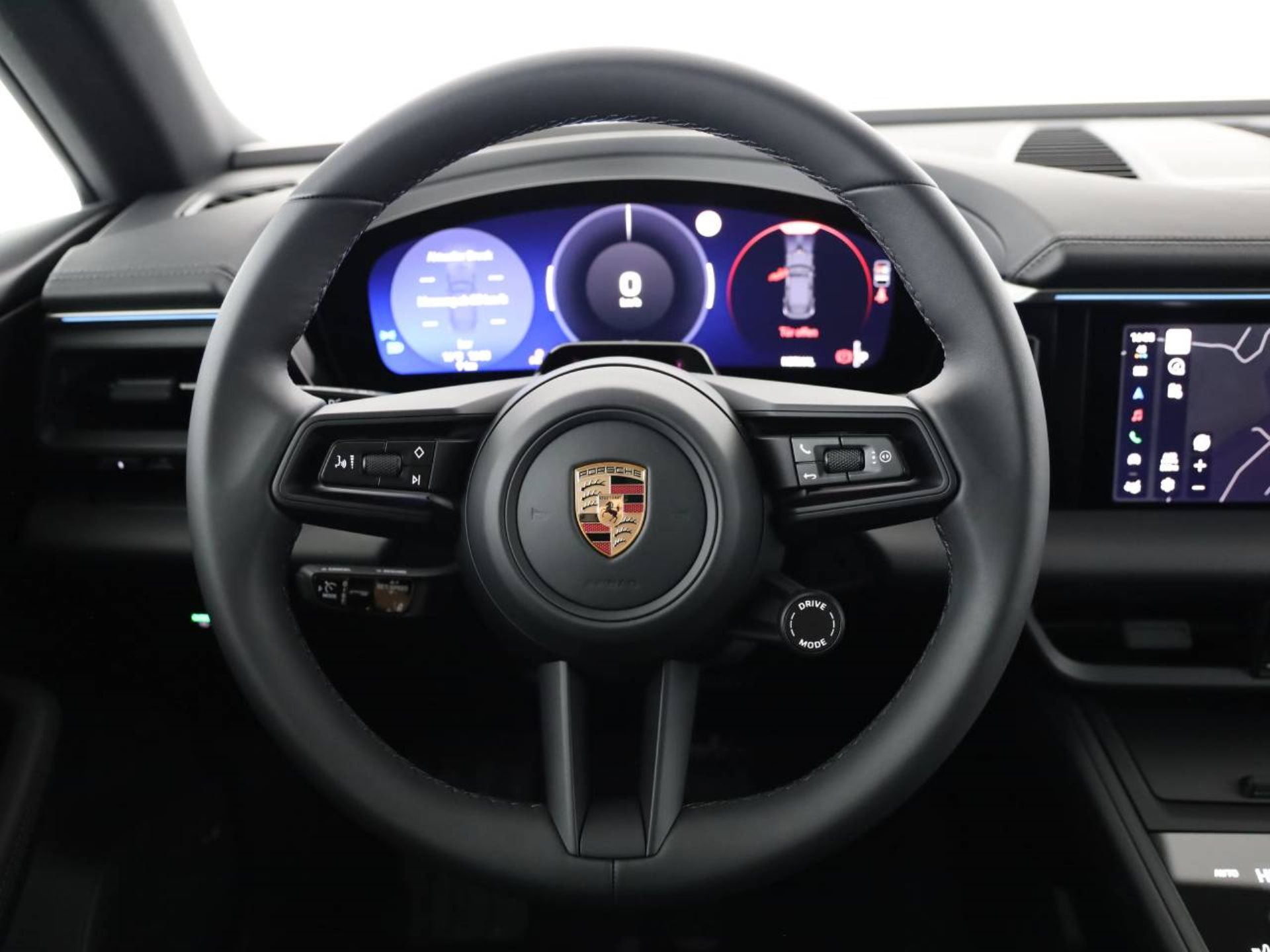 PORSCHE Macan-image-9