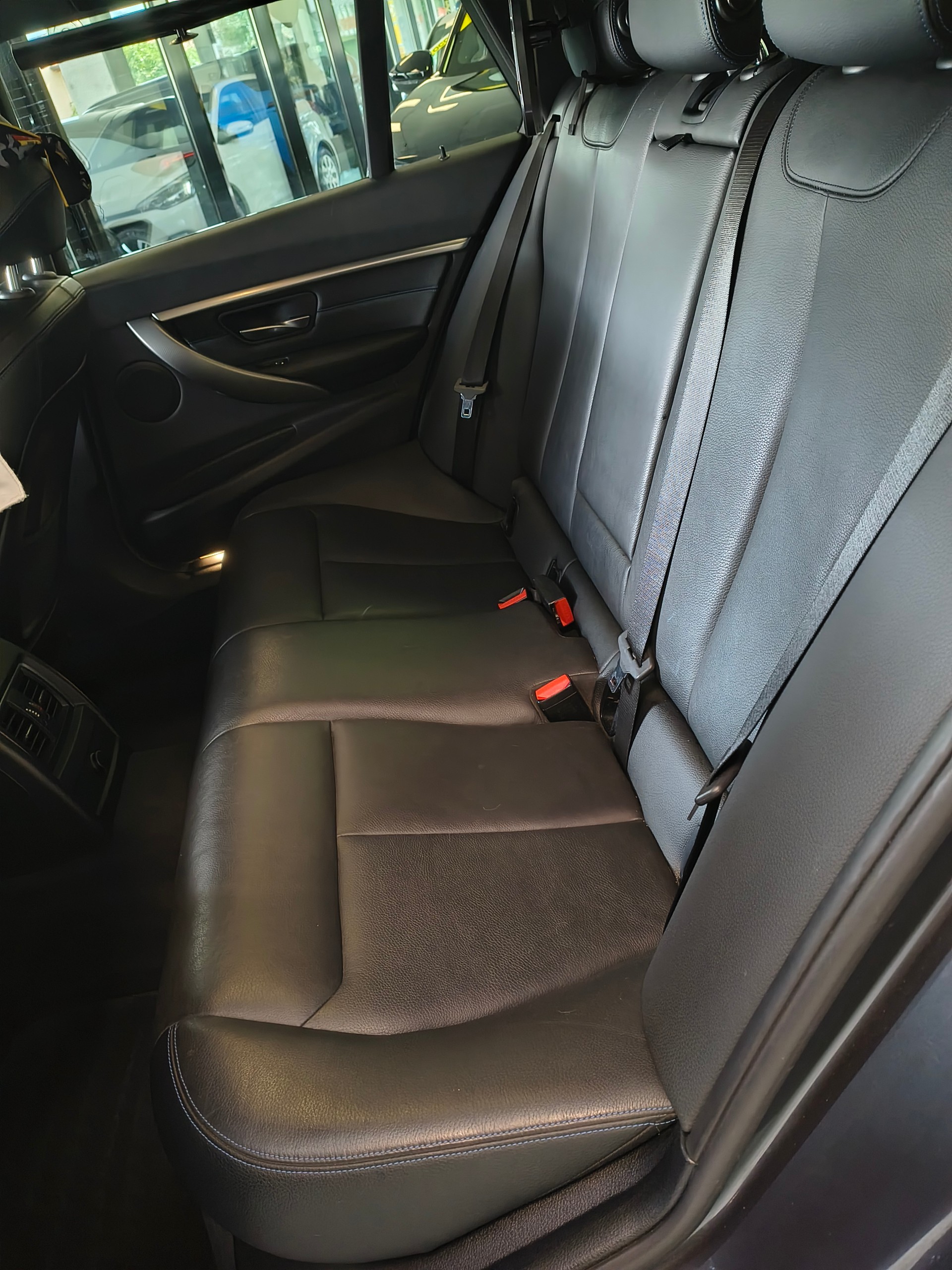 BMW 320d xDrive Touring Edition M Sport Steptronic-image-5