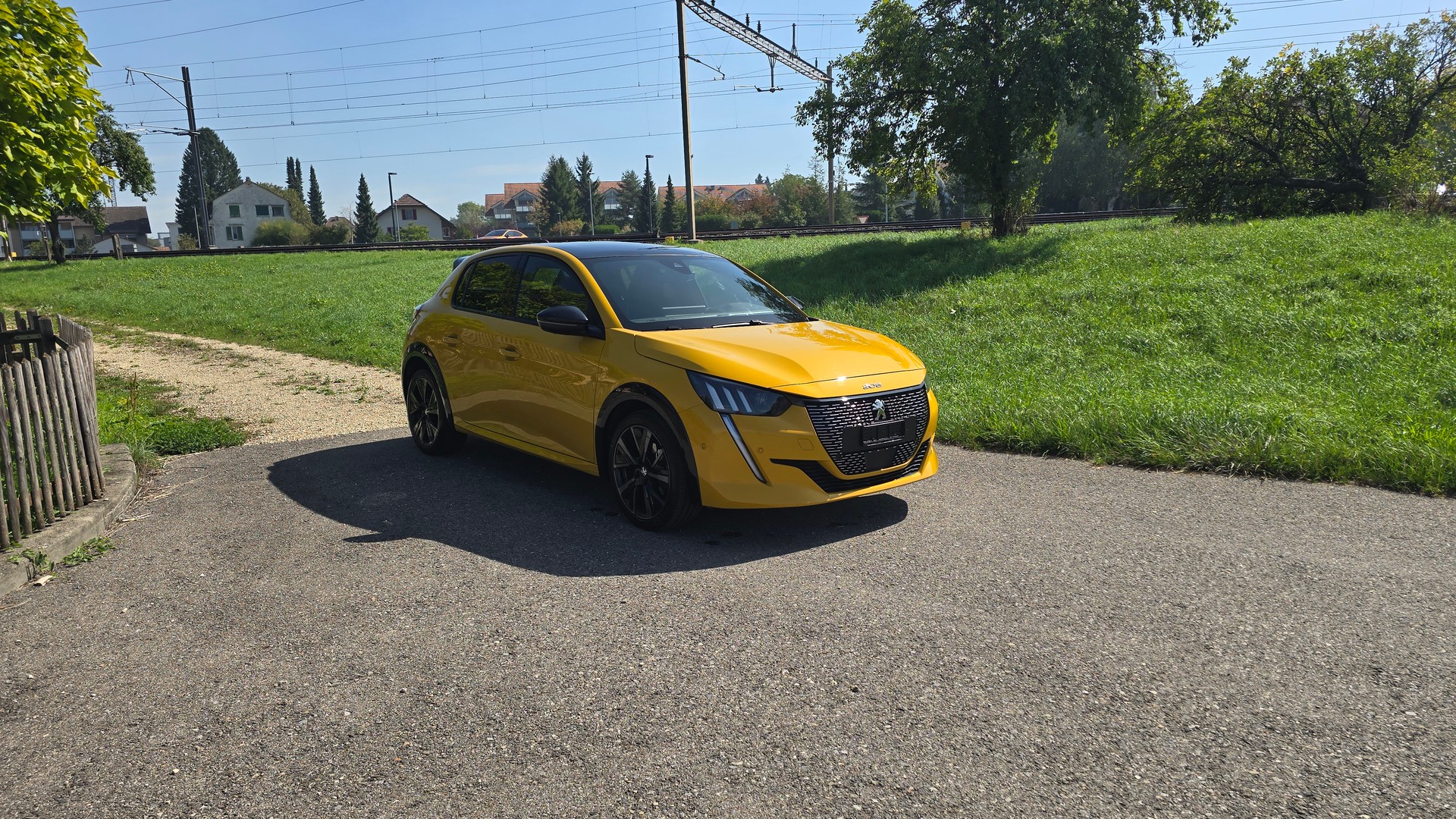 PEUGEOT 208 1.2 PureTech GT EAT8 CH Fahrzeug-showroom-element-1