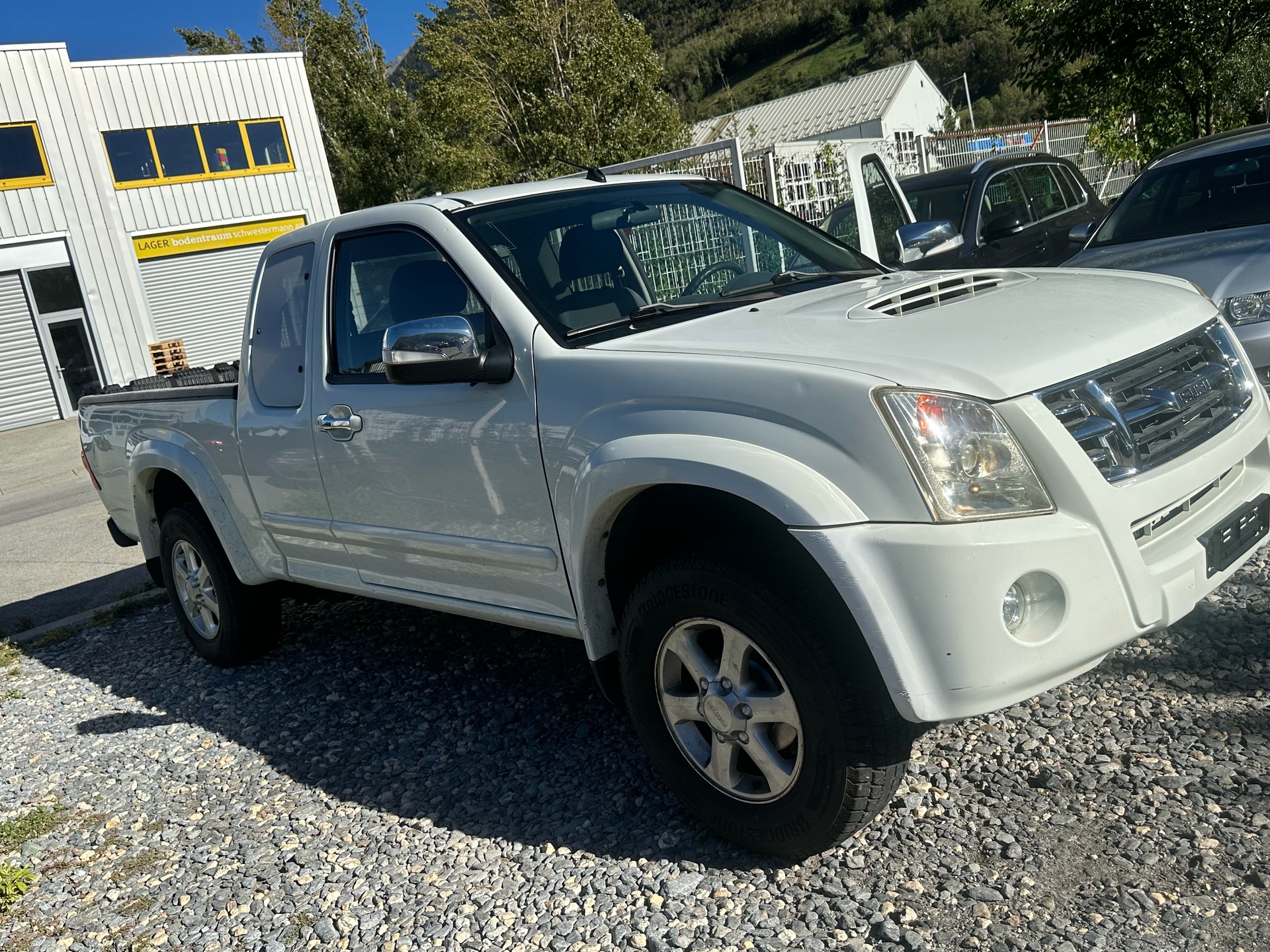 ISUZU D-MAX SpaceCab LS 3.0 4x4-image-1
