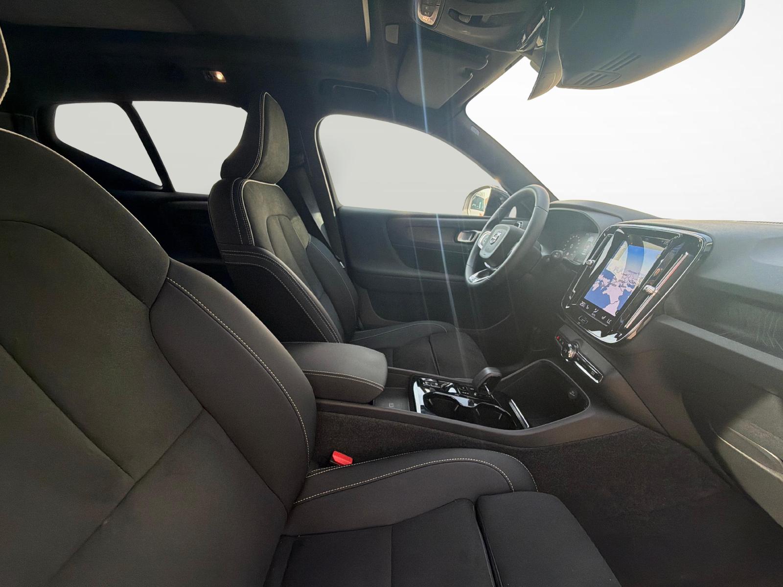 VOLVO XC40 1.5 T4 PiH Ultimate Dark-image-9