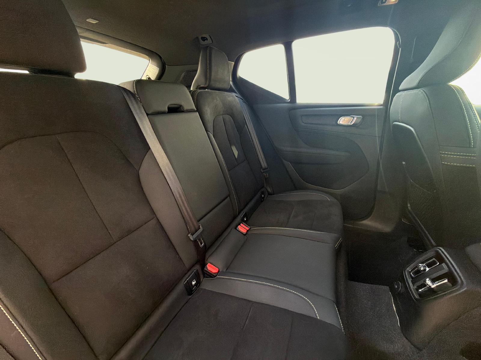 VOLVO XC40 1.5 T4 PiH Ultimate Dark-image-10