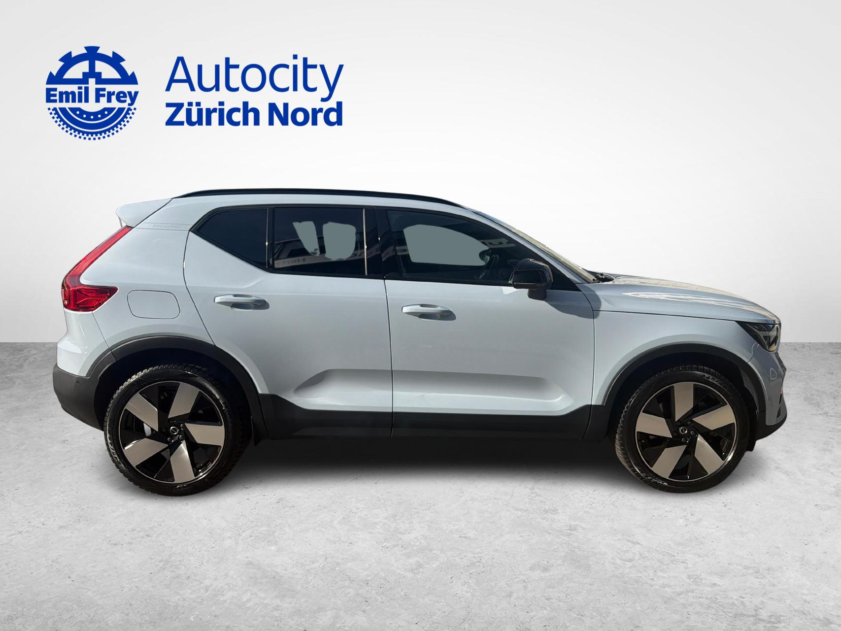 VOLVO XC40 1.5 T4 PiH Ultimate Dark-image-5