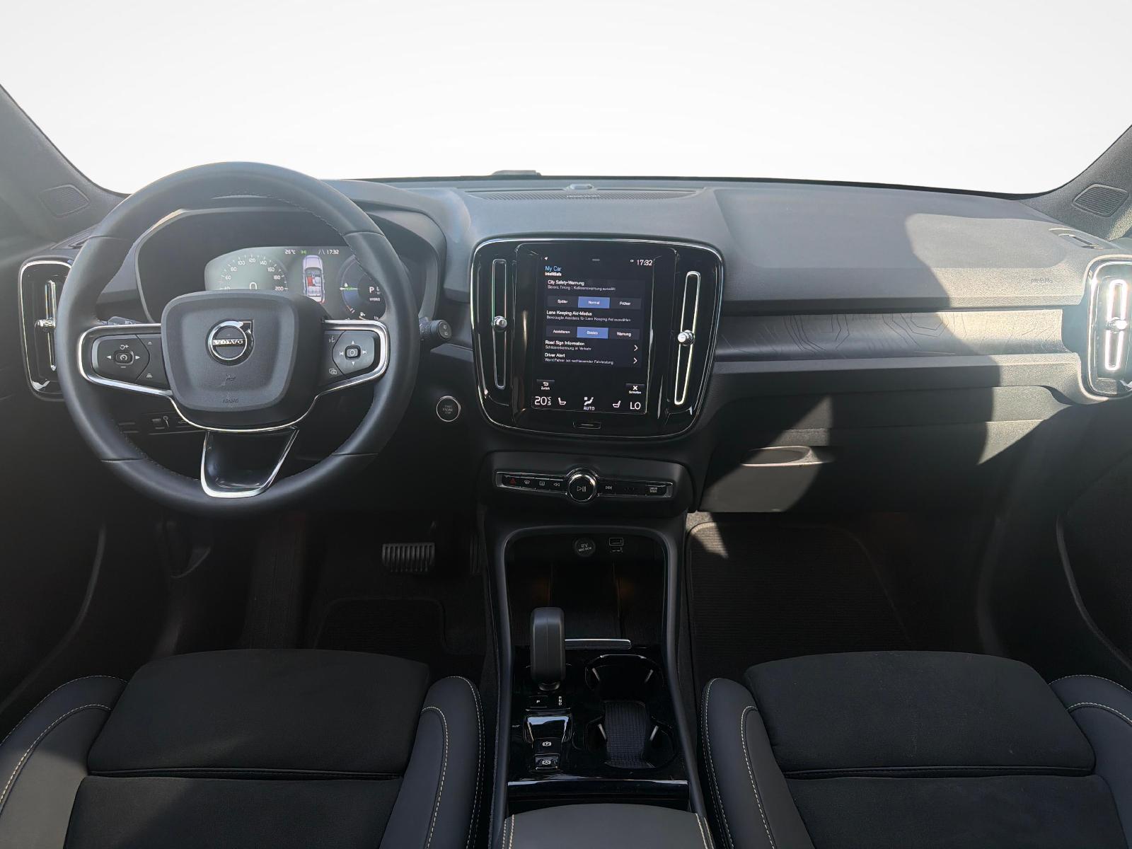 VOLVO XC40 1.5 T4 PiH Ultimate Dark-image-8