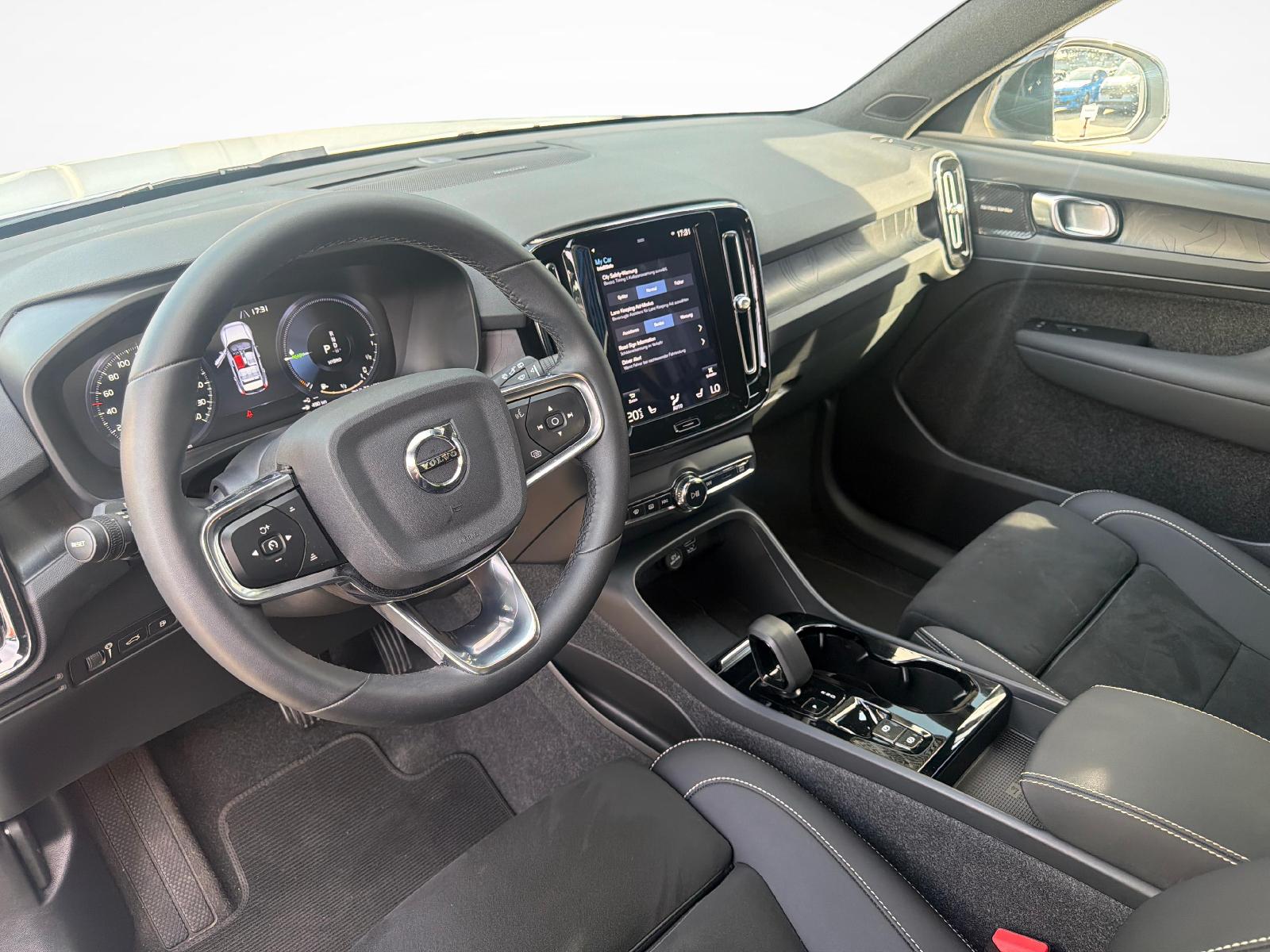 VOLVO XC40 1.5 T4 PiH Ultimate Dark-image-15