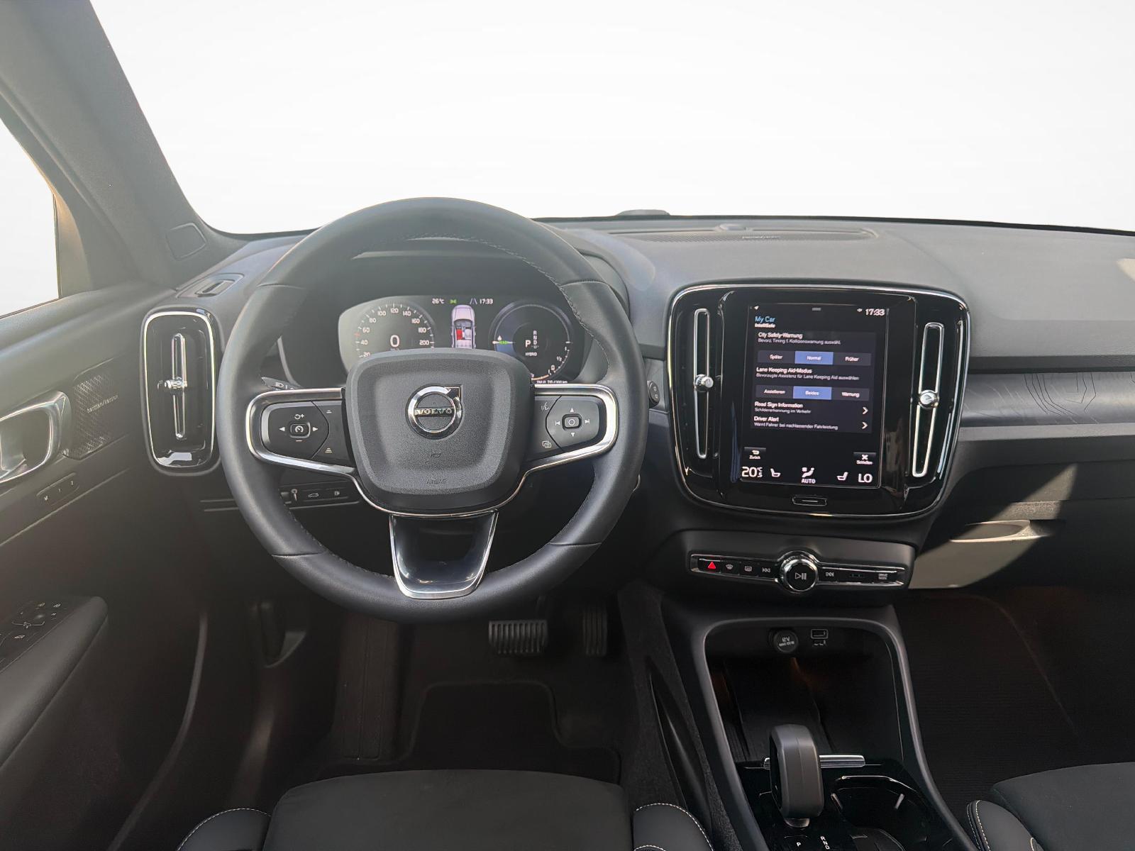 VOLVO XC40 1.5 T4 PiH Ultimate Dark-image-16