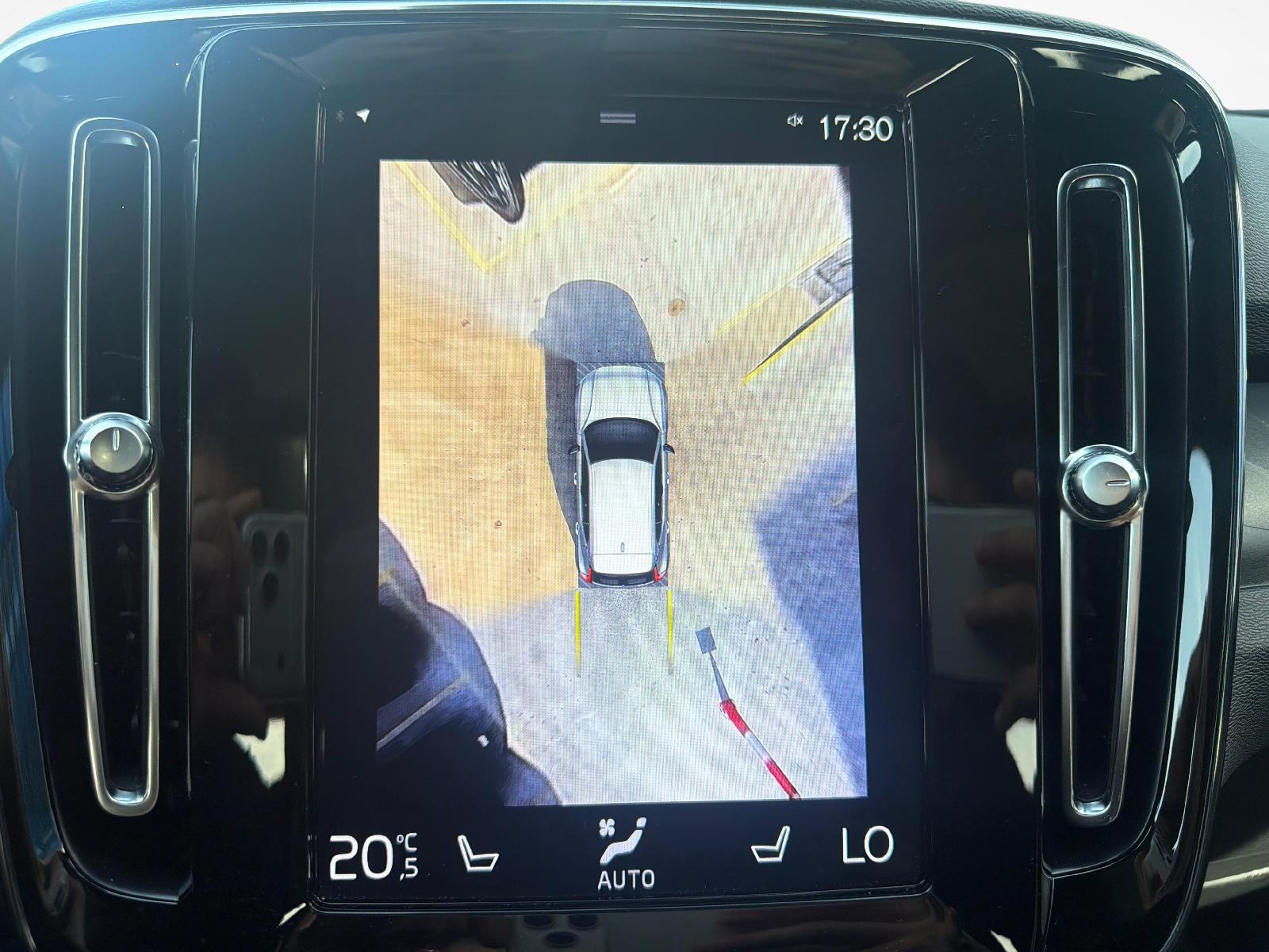VOLVO XC40 1.5 T4 PiH Ultimate Dark-image-13