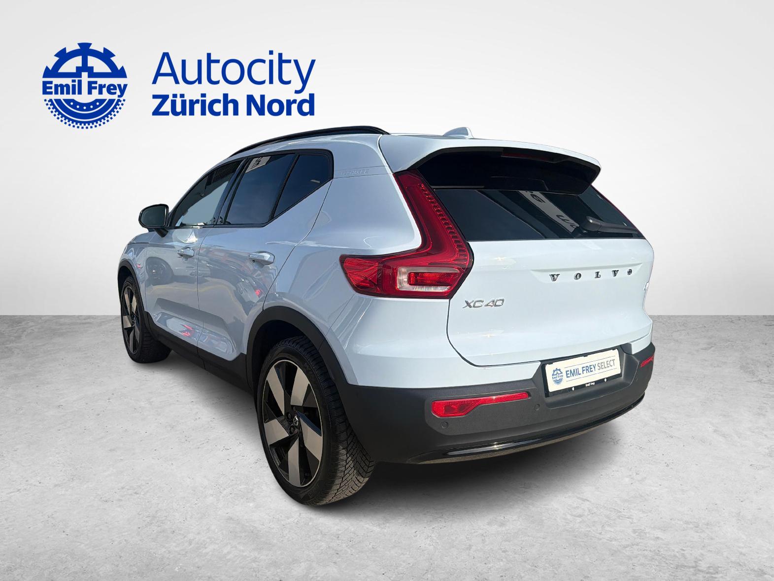VOLVO XC40 1.5 T4 PiH Ultimate Dark-image-2