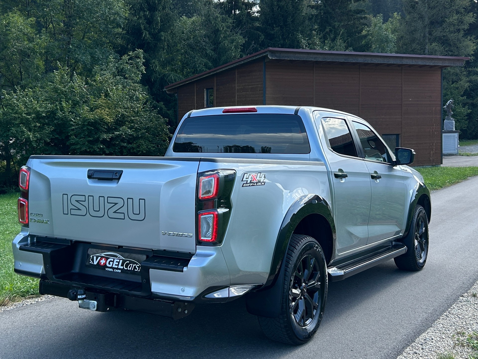 ISUZU D-MAX 1.9 CrewCab N60FF V-Cross 4x4 AT-image-4
