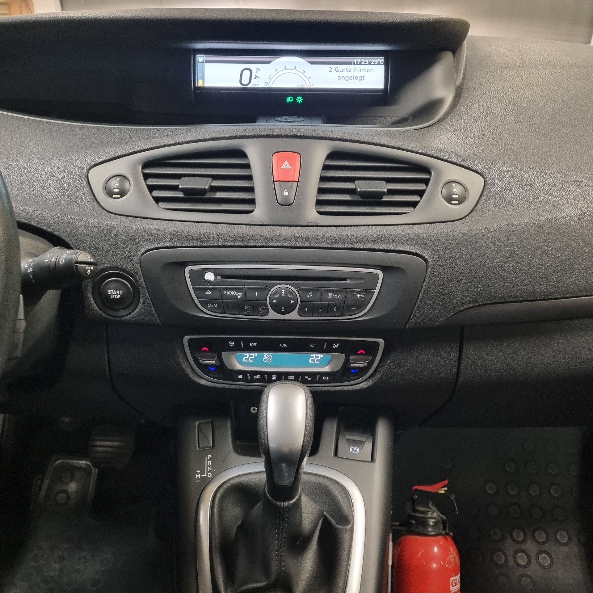 RENAULT Grand Scénic 2.0 16V Dynamique X-Tronic CVT-image-14