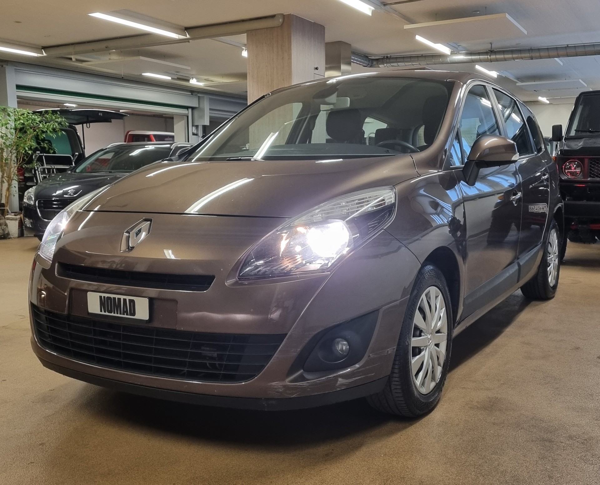 RENAULT Grand Scénic 2.0 16V Dynamique X-Tronic CVT-image-0